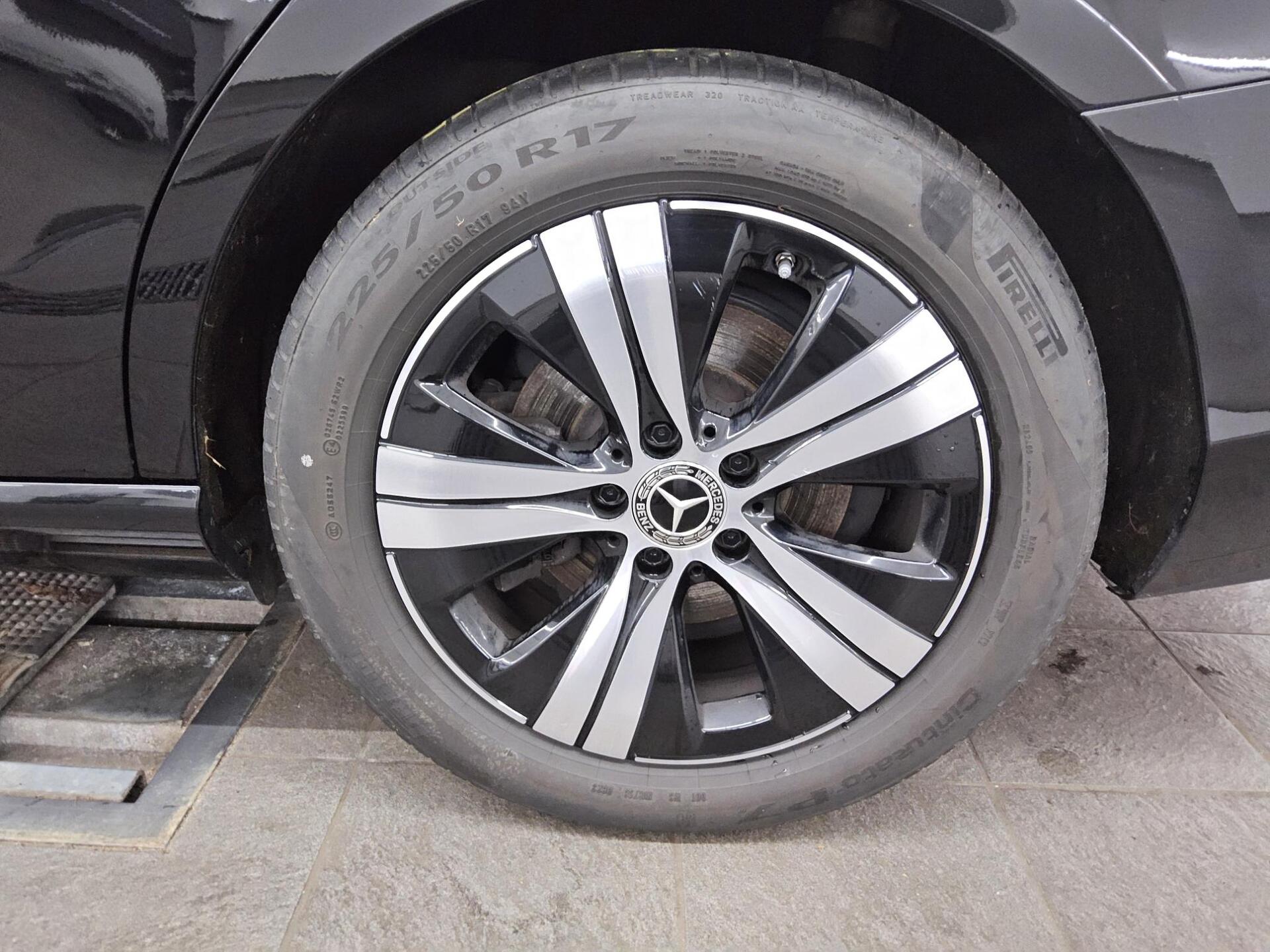 Mercedes-Benz C 200 T d Avantgarde Navi LED Shz AHK PDC 10