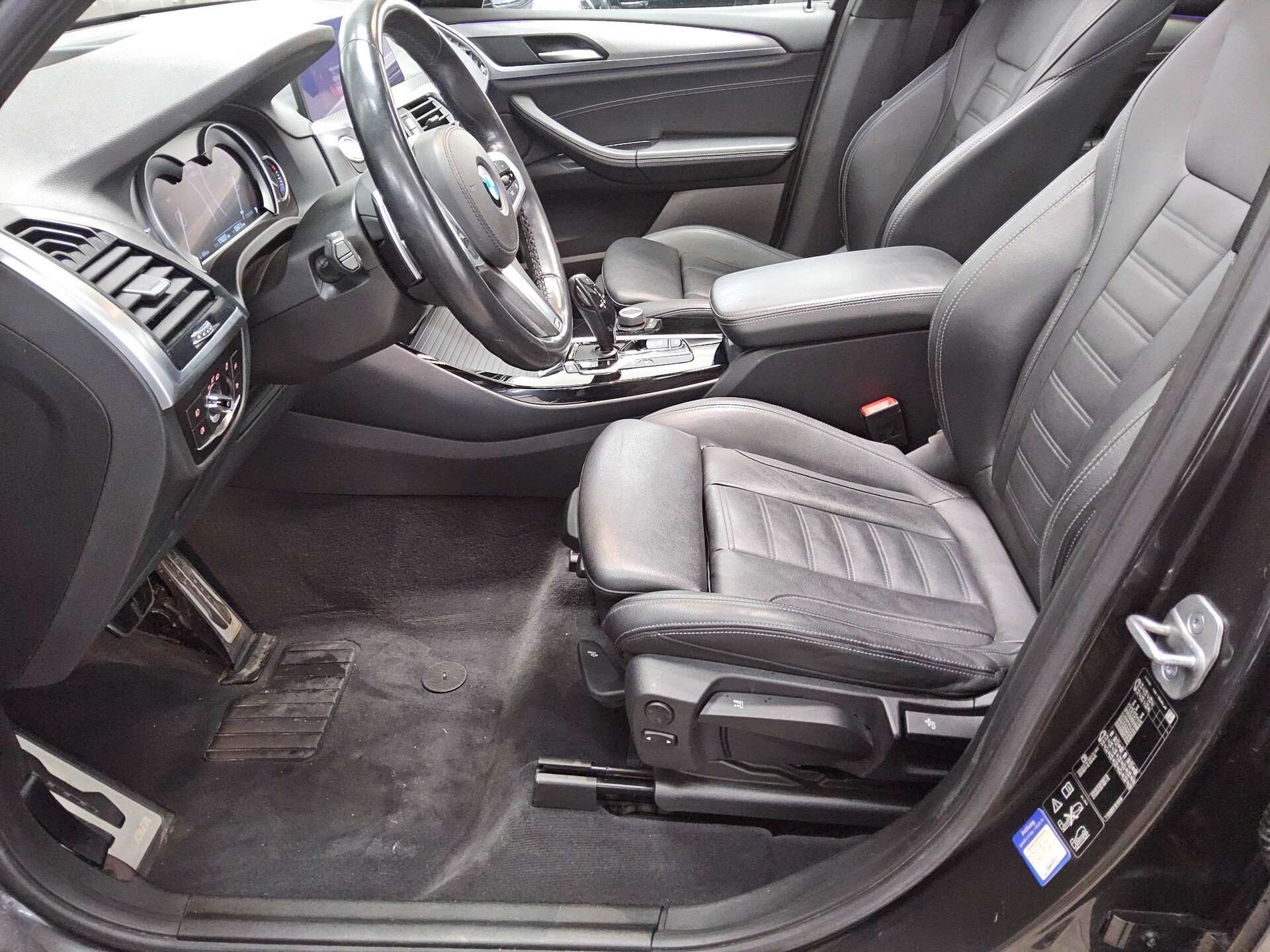BMW X3 xDrive30d M-Sport Navi LED+ HuD HiFi Pano 8