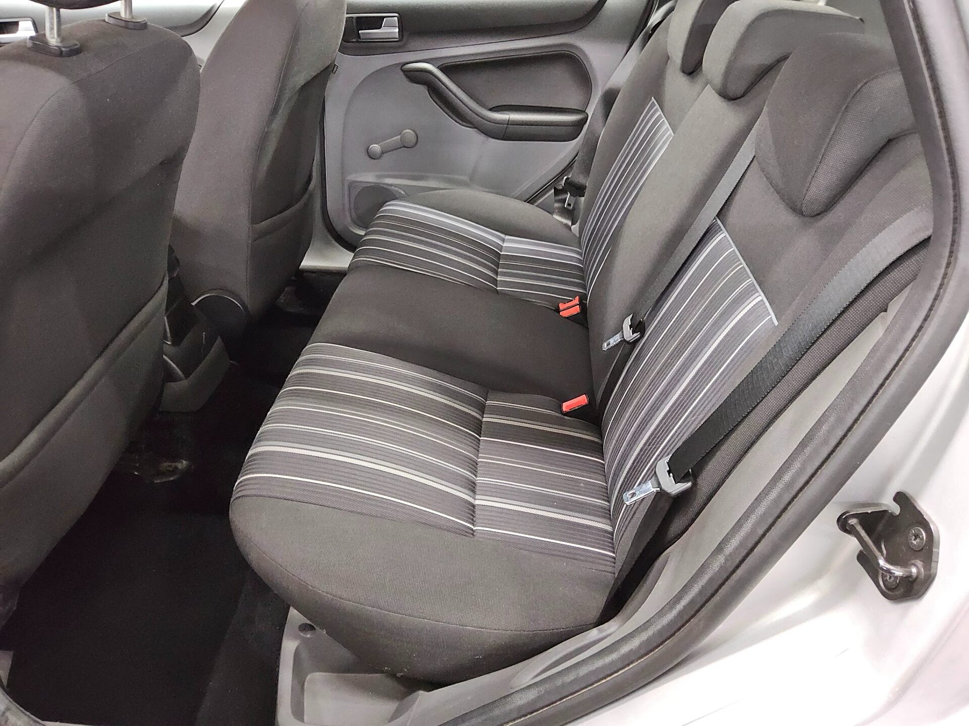 Ford Focus Turnier 1.6 TDCi Style Klima AHK Navi BT 13