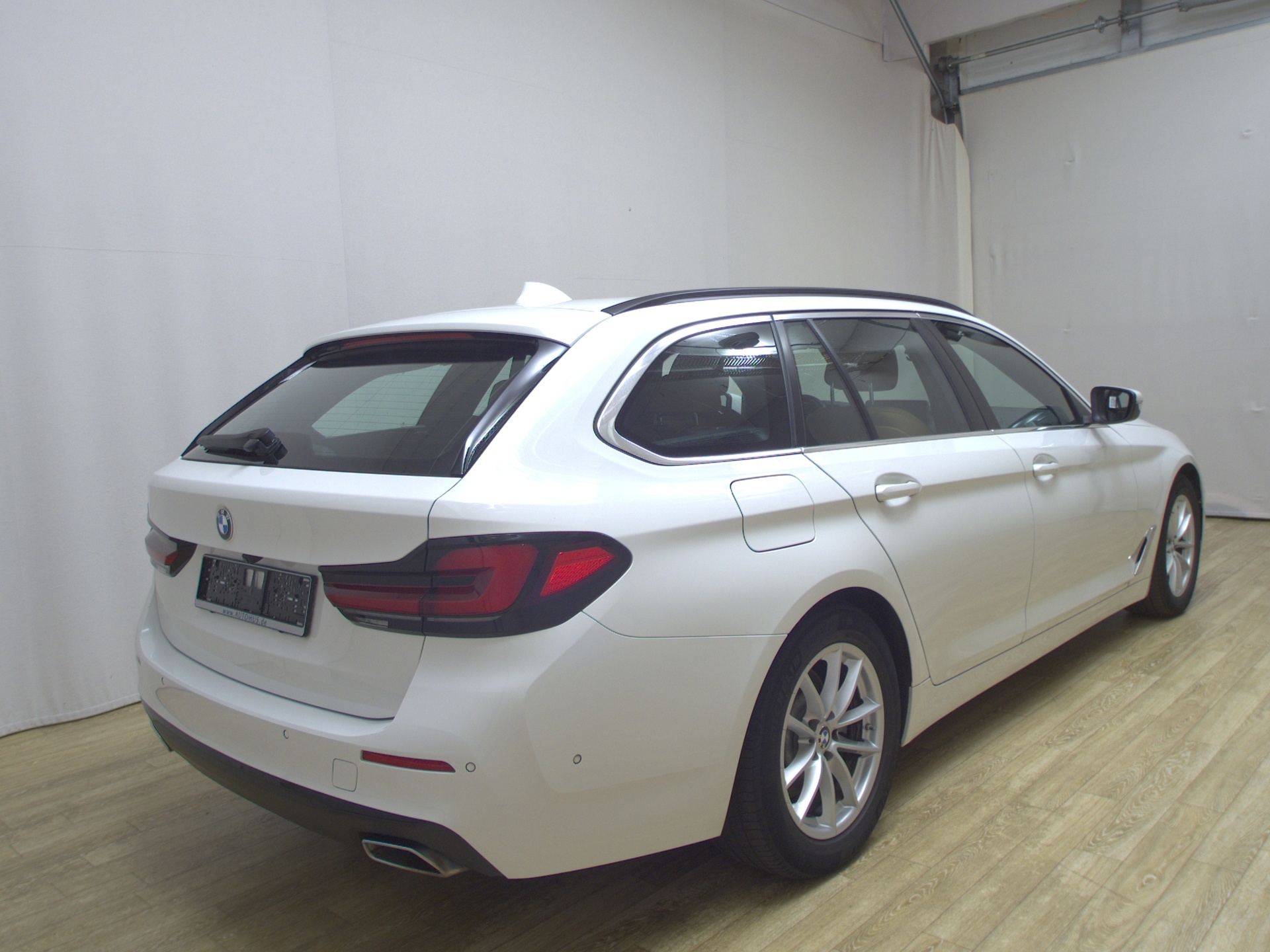 BMW 520dA Touring Navi LED LC-Pro Leder RfK Shz 4