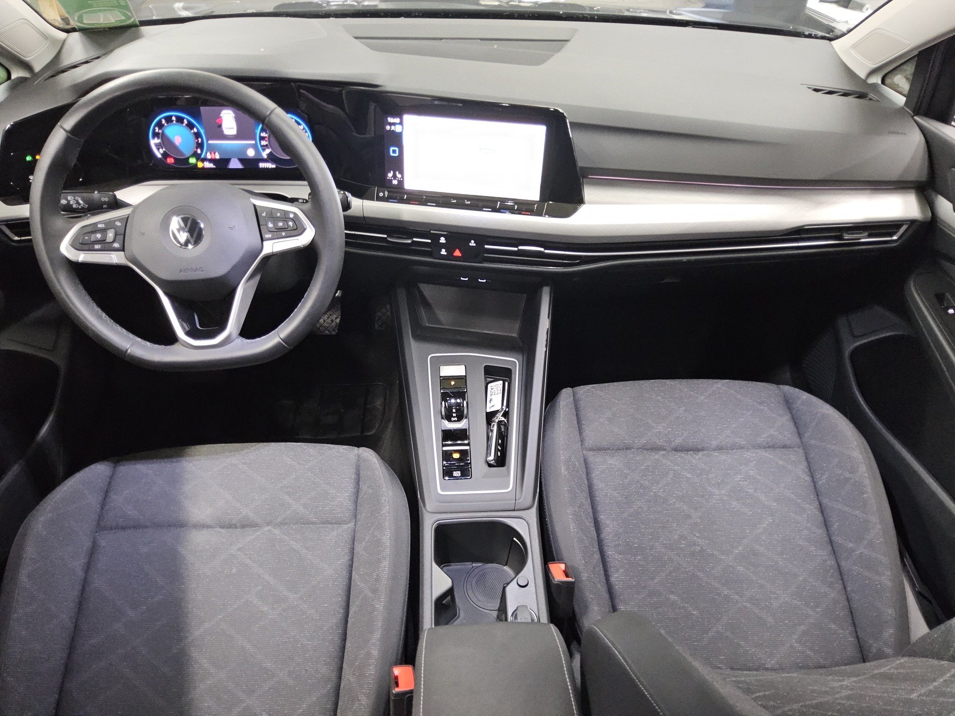 Volkswagen Golf-8 Var. 1.0 eTSI Life Navi LED DC ACC SHZ 5