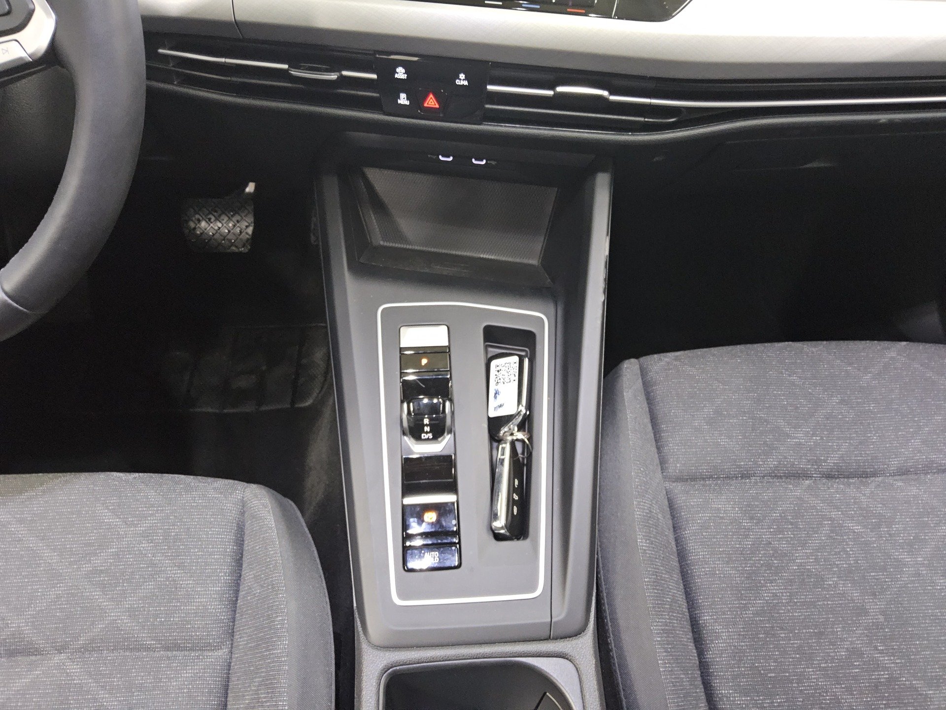 Volkswagen Golf-8 Var. 1.0 eTSI Life Navi LED DC ACC SHZ 6