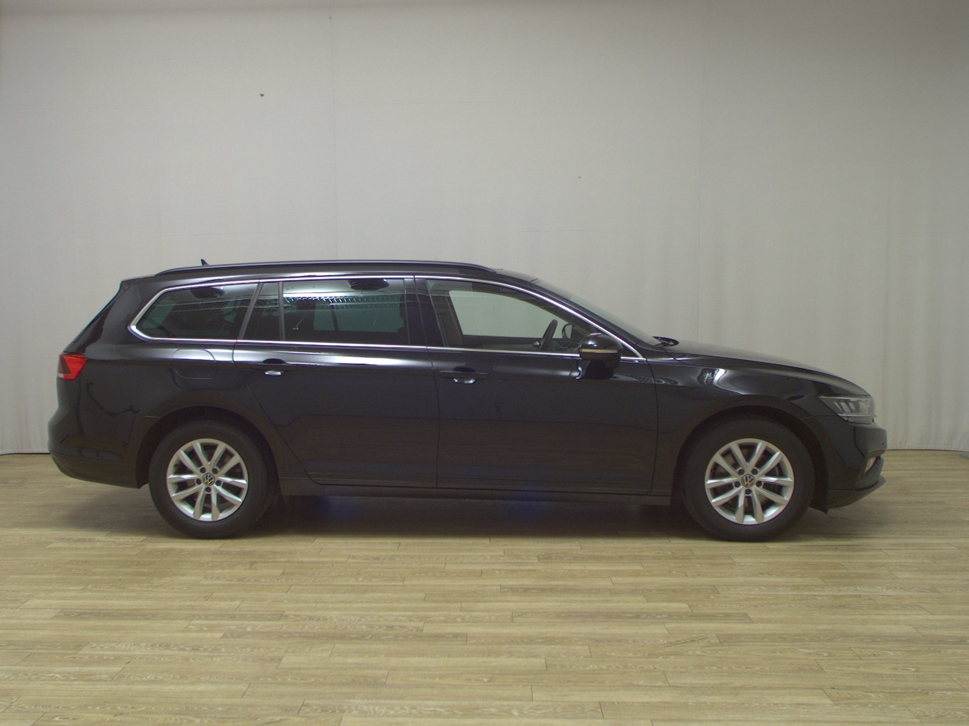 Volkswagen Passat Var. 2.0 TDI Business Navi LED Pano Sthzg