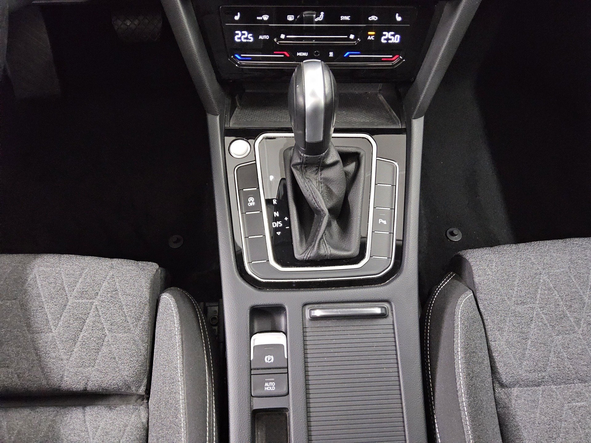 Volkswagen Passat Var. 2.0 TDI Business Navi LED Pano Sthzg 6