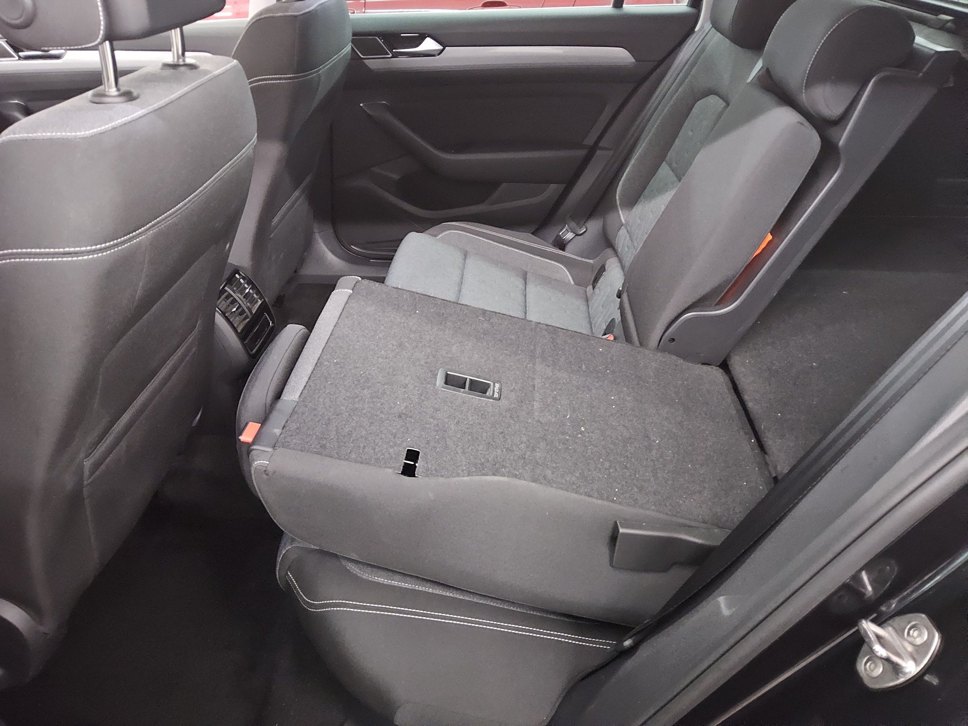 Volkswagen Passat Var. 2.0 TDI Business Navi LED Pano Sthzg 13
