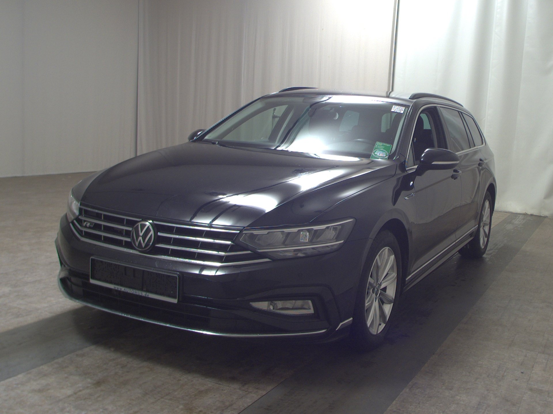 Volkswagen Passat Var. 2.0 TDI R-Line Navi LED AID RFK 2