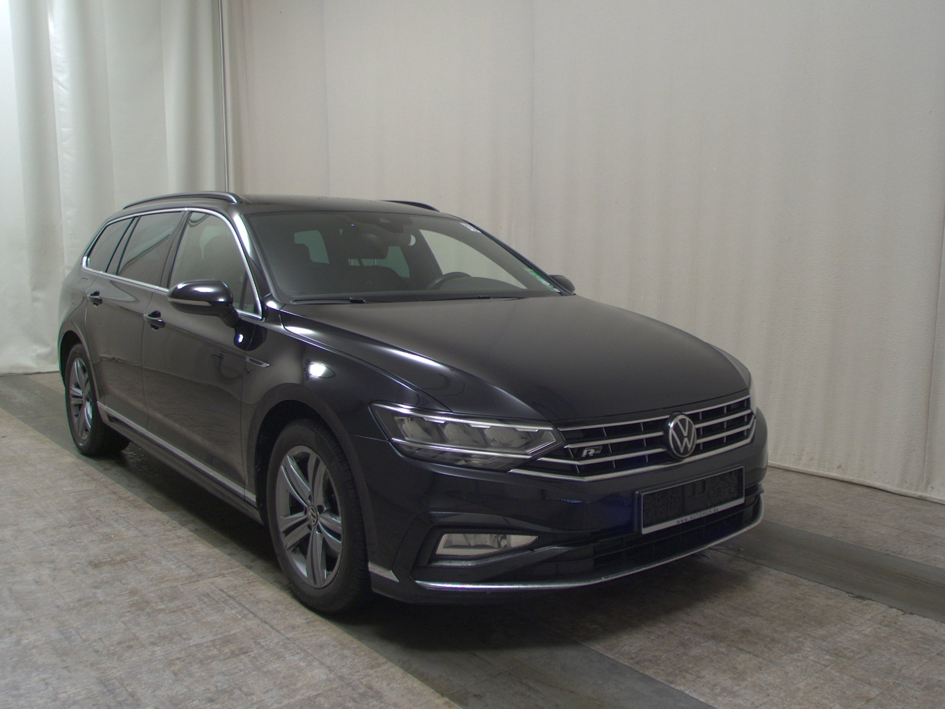 Volkswagen Passat Var. 2.0 TDI R-Line T-Leder Navi LED AHK 3