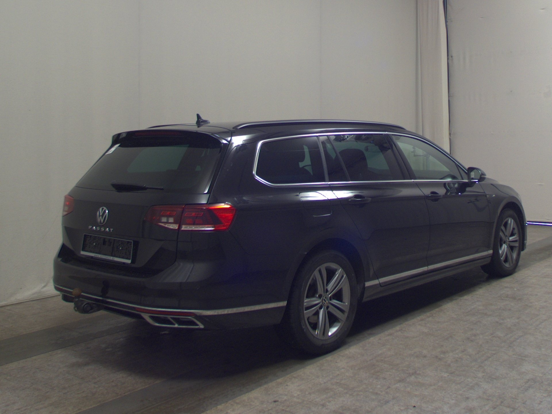 Volkswagen Passat Var. 2.0 TDI R-Line T-Leder Navi LED AHK 4