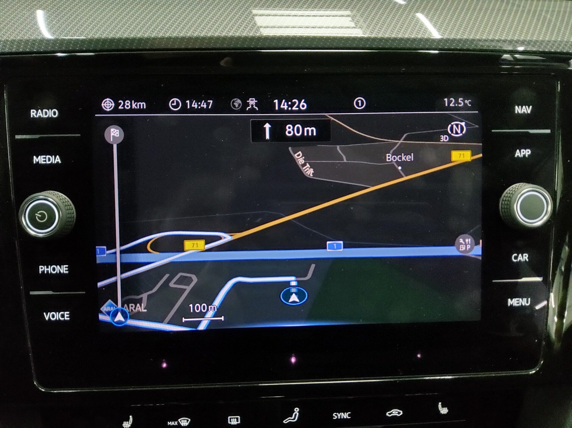 Volkswagen Passat Var. 2.0 TDI R-Line T-Leder Navi LED AHK 7