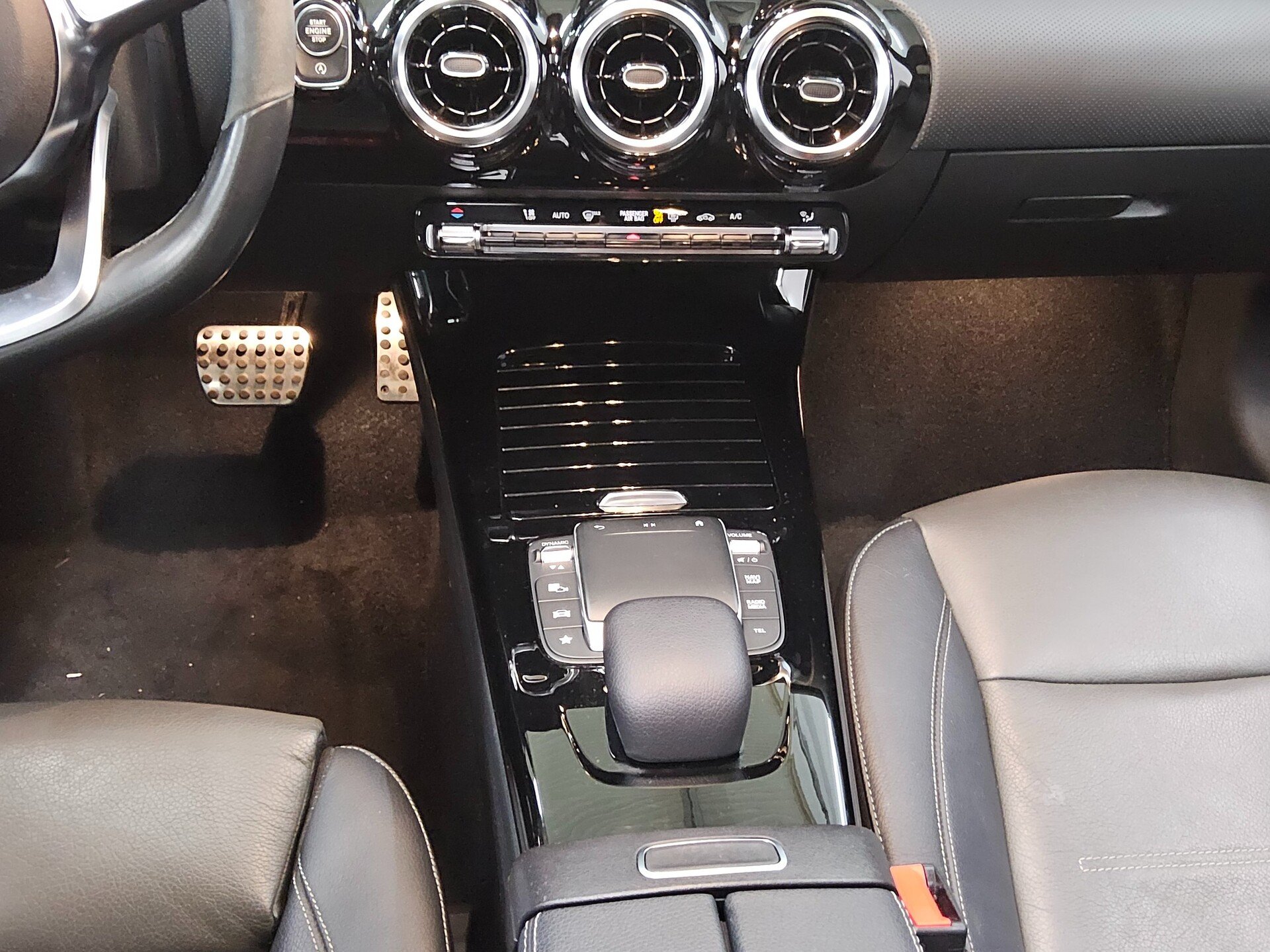 Mercedes-Benz CLA 220 SB d 4M AMG-Line Leder Navi MBUX+ Pano 6