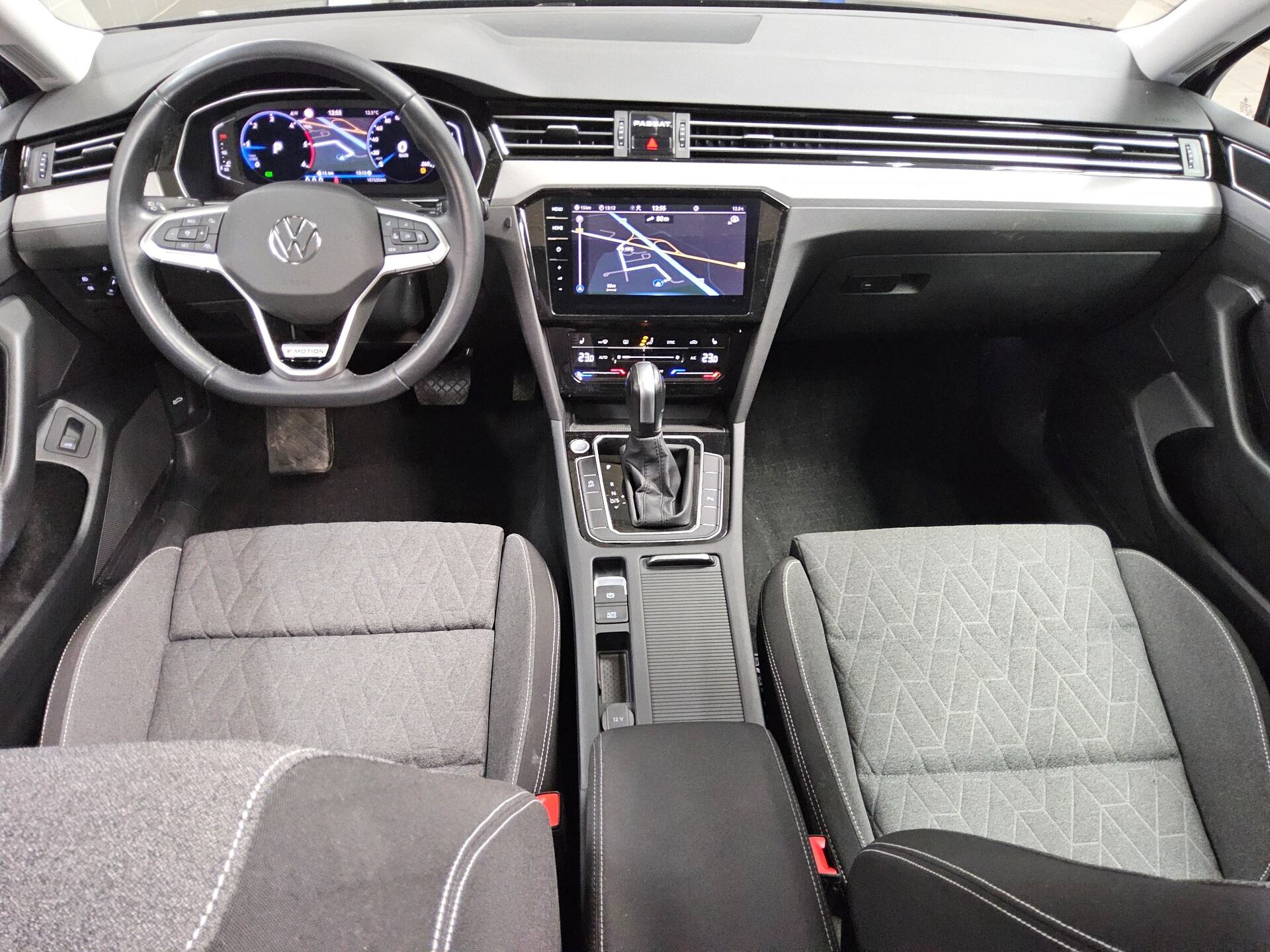 Volkswagen Passat Var. 2.0 TDI 4M Business Navi LED Pano 5