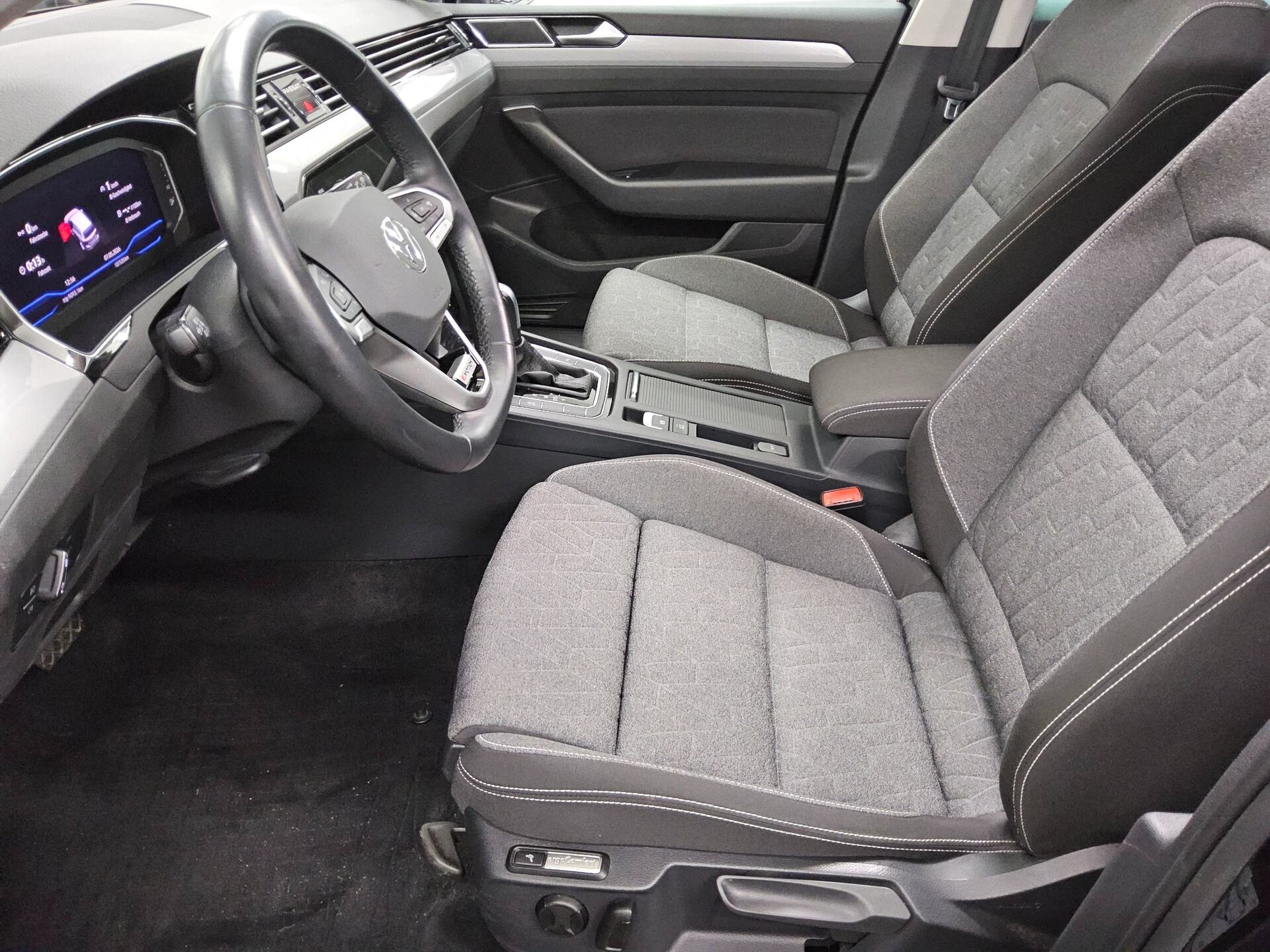 Volkswagen Passat Var. 2.0 TDI 4M Business Navi LED Pano 9