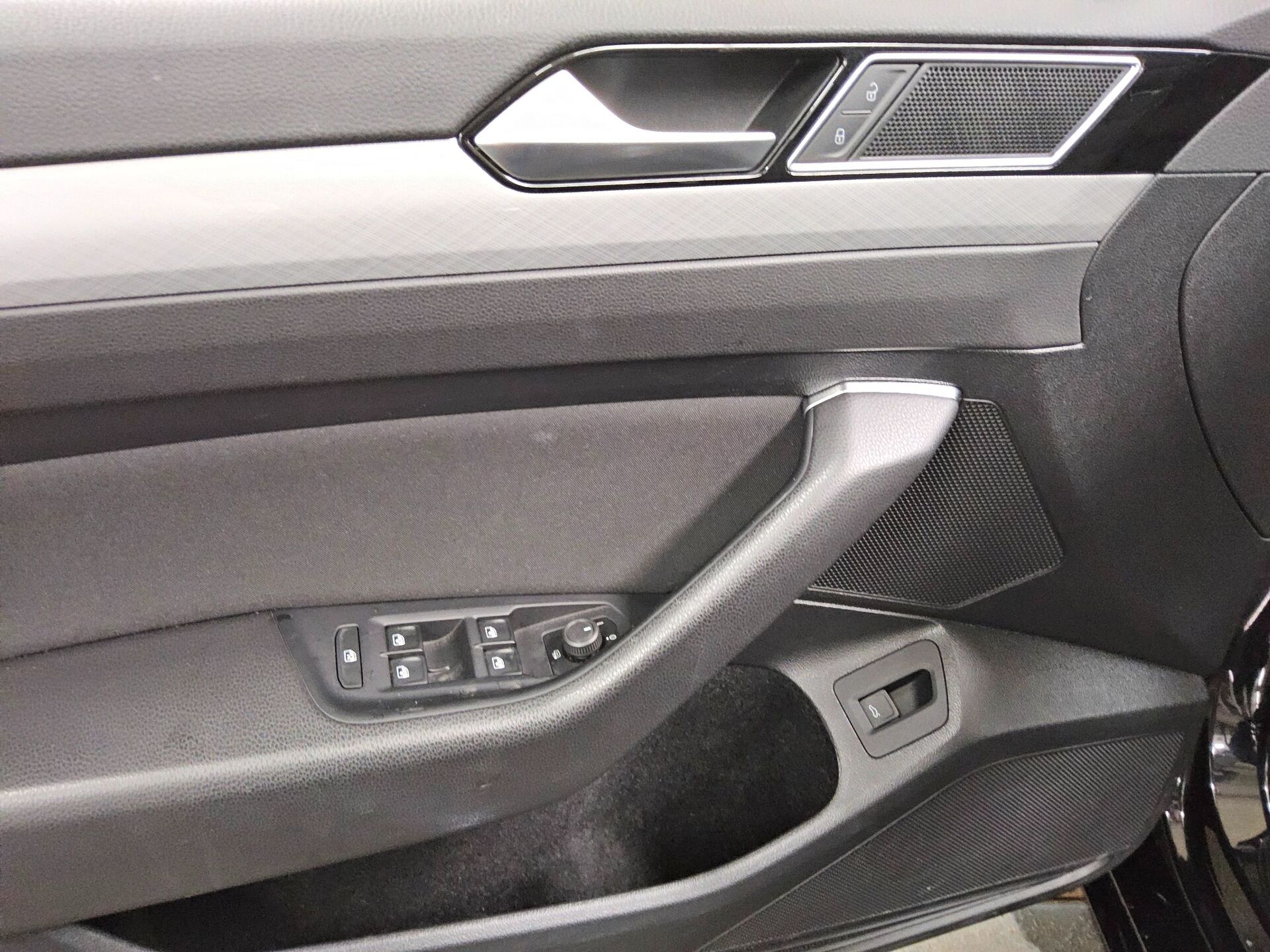 Volkswagen Passat Var. 2.0 TDI 4M Business Navi LED Pano 10