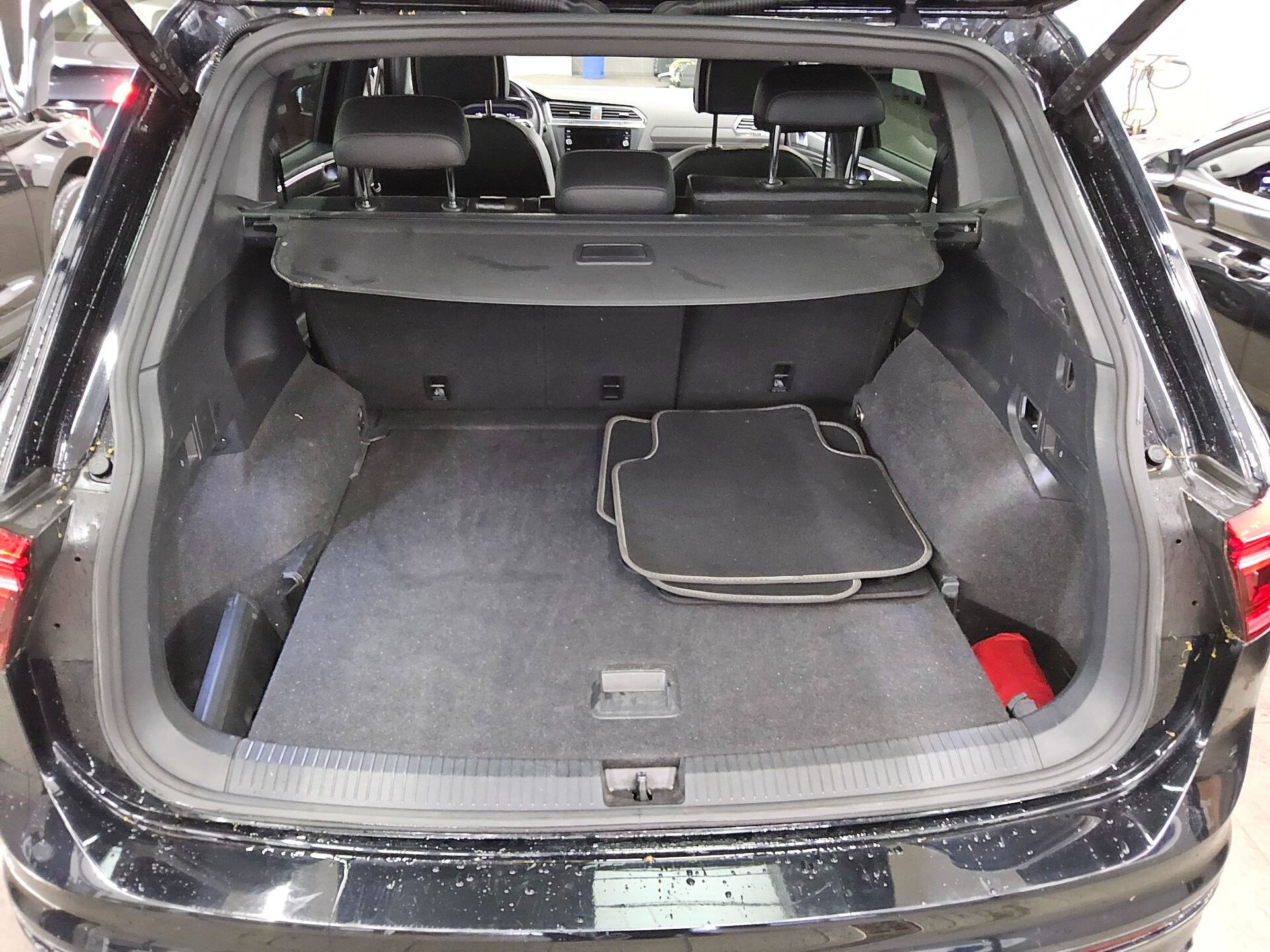 Volkswagen Tiguan Allspace 2.0 TDI 4M R-Line Navi LED HuD 12