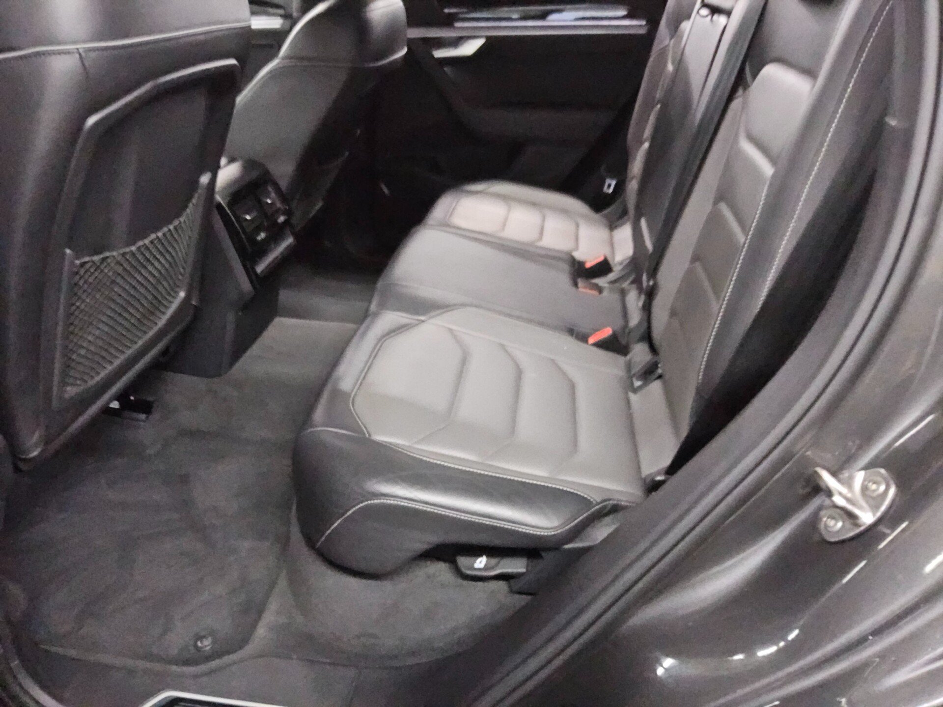 Volkswagen Touareg 3.0 TDI 4M R-Line Leder Navi LED AID Shz 13