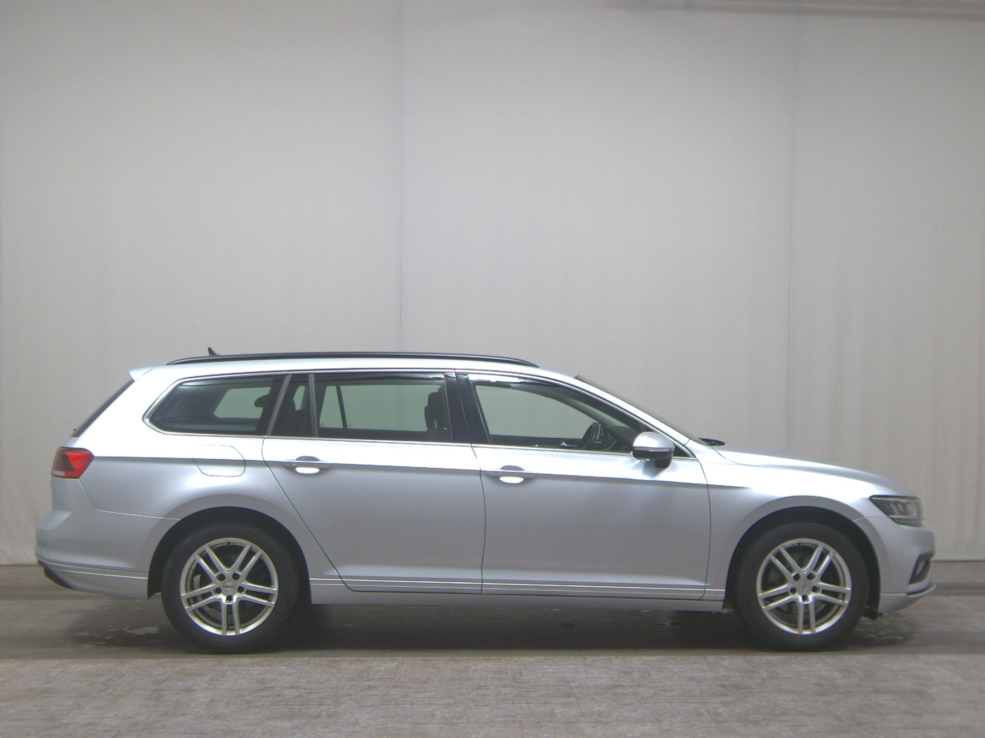 Volkswagen Passat Var. 1.5 TSI Business Navi AHK AID RfK