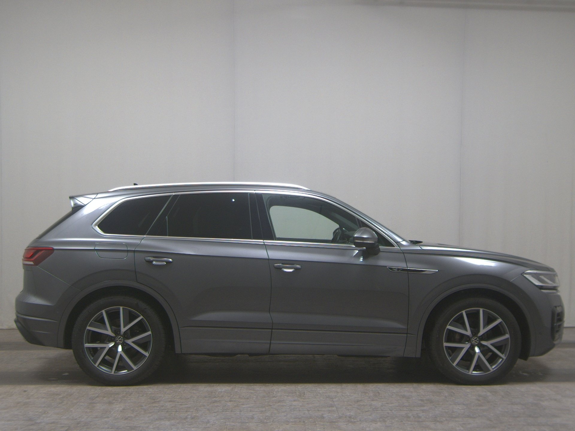 Volkswagen Touareg 3.0 TDI 4M R-Line Leder Navi LED AID RfK