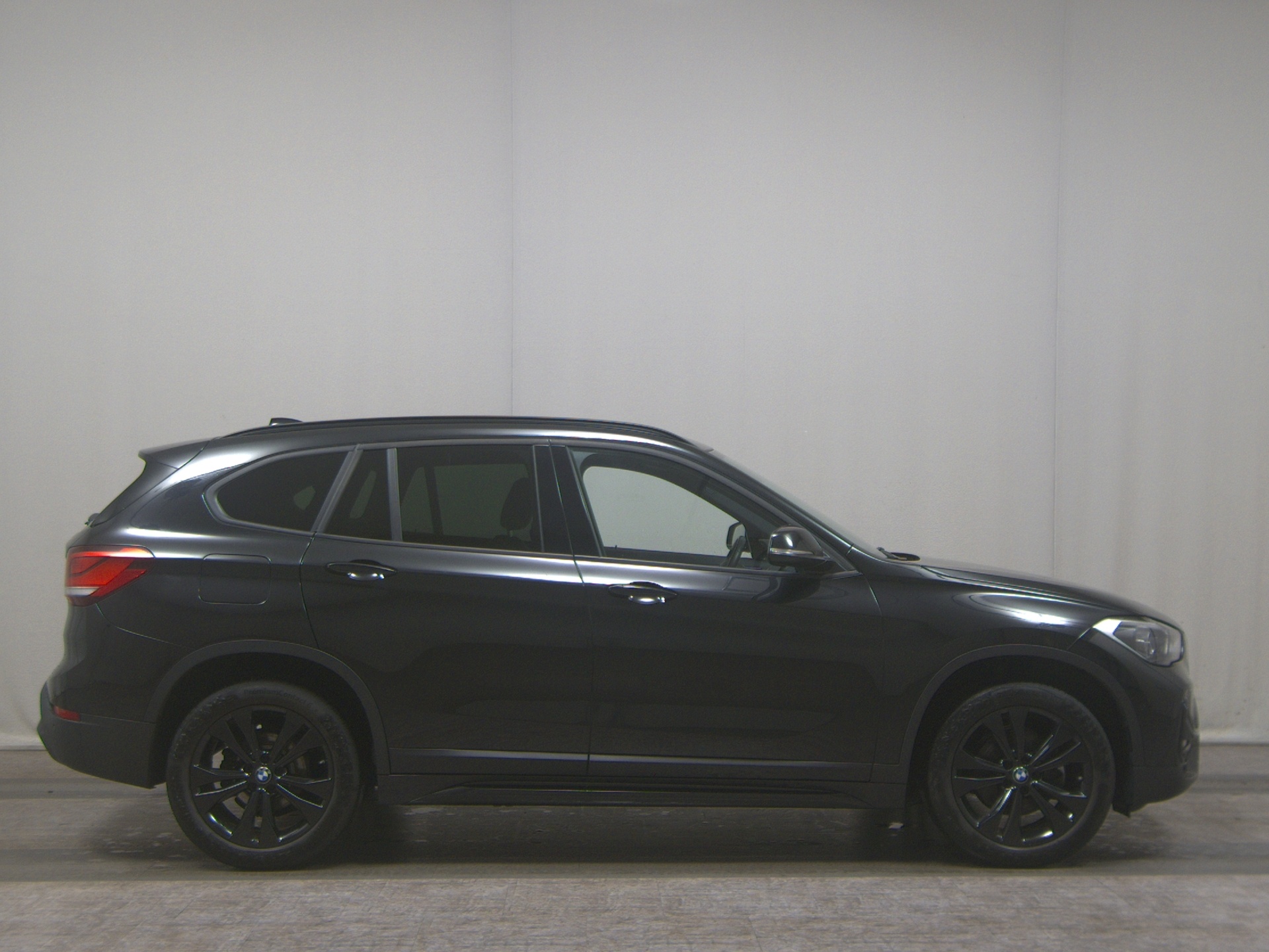 BMW X1 sDrive18i Sport-Line Navi LED HuD Leder RFK
