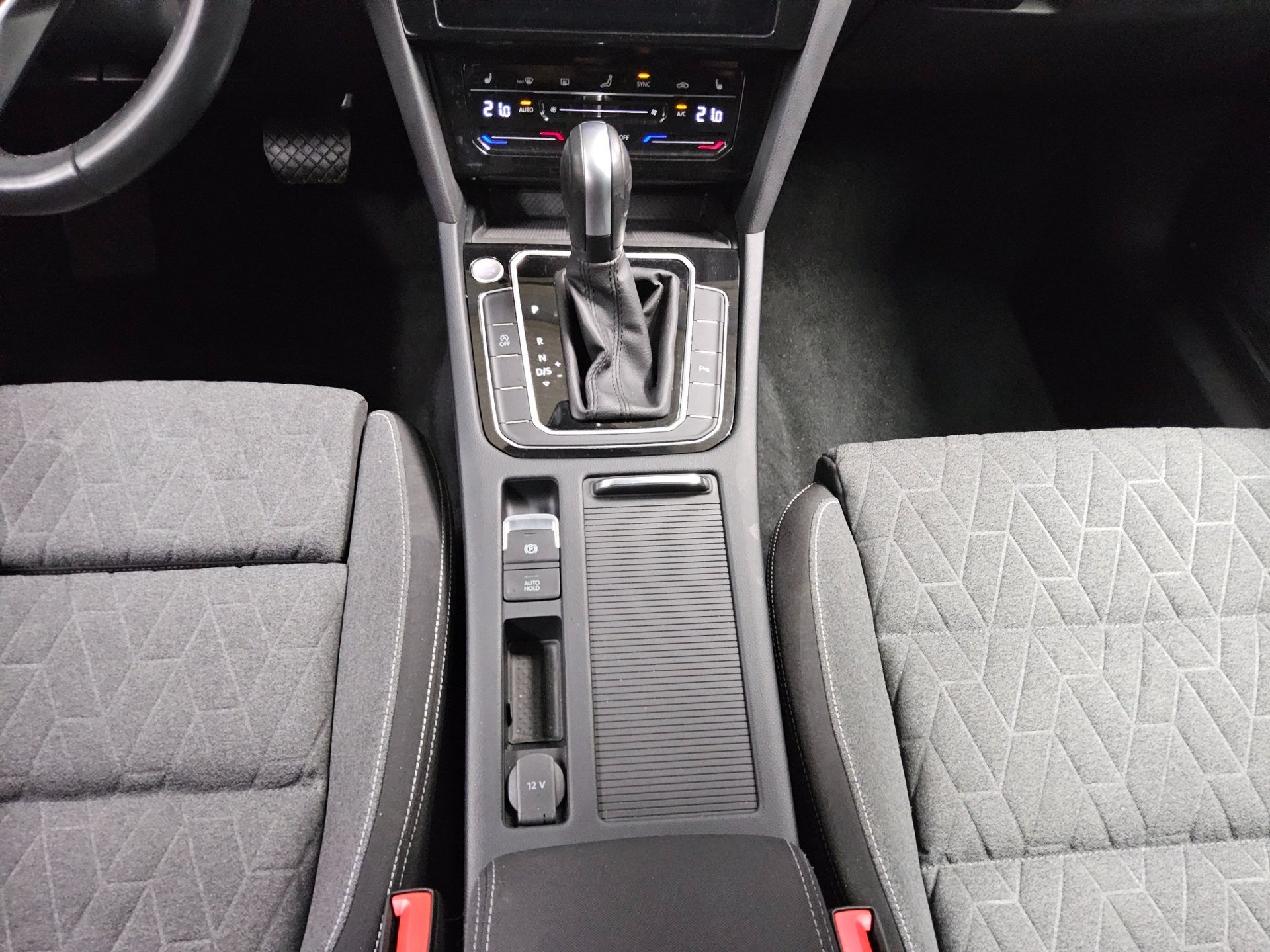 Volkswagen Passat Var. 1.5 TSI Business Navi LED RfK PDC BT 6