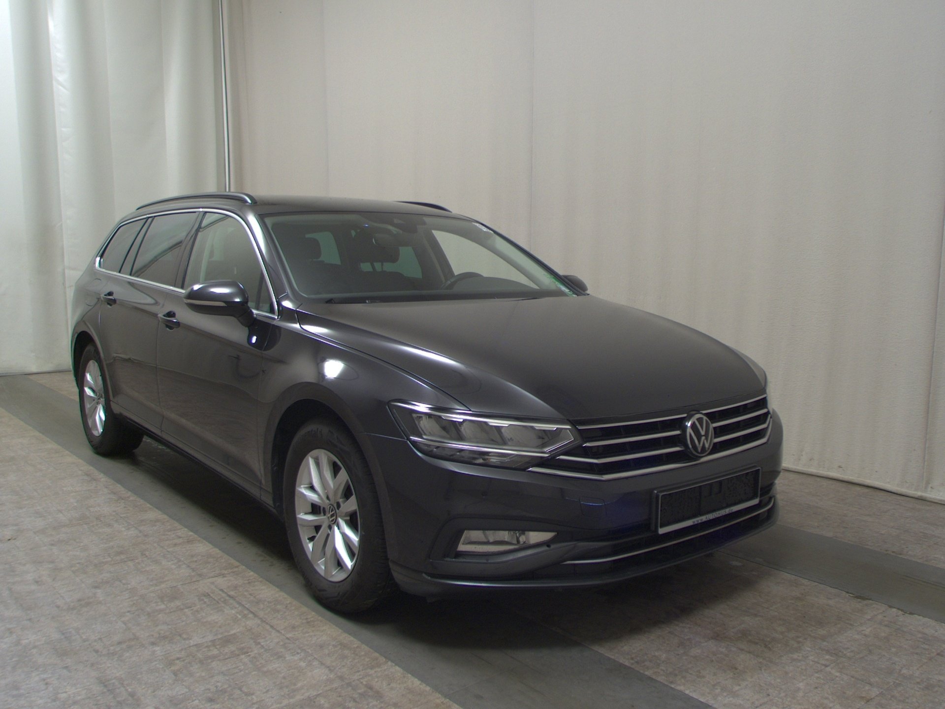 Volkswagen Passat Var. 1.5 TSI Business Navi LED RfK PDC BT 3
