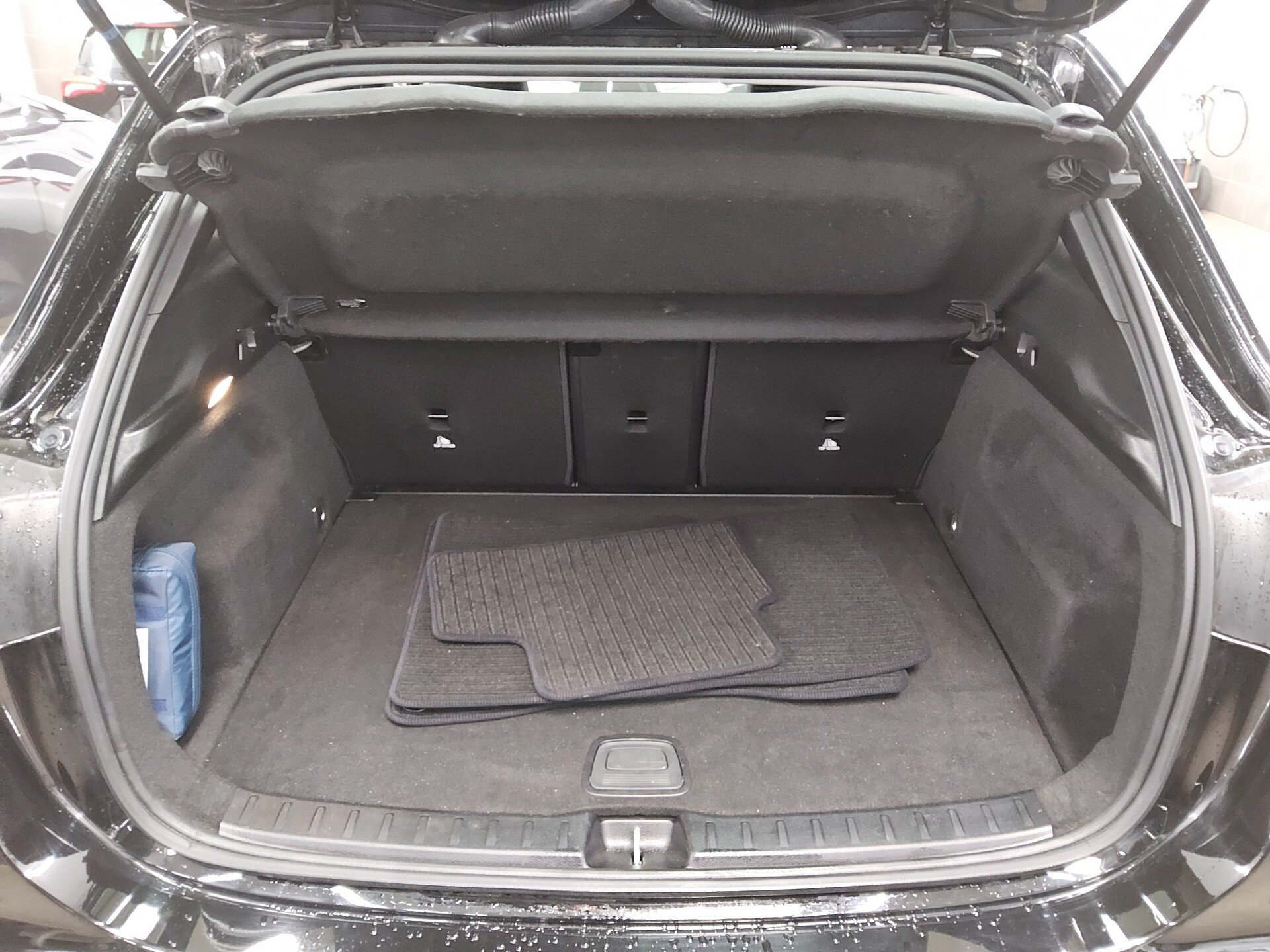 Mercedes-Benz GLA 200 d Style T-Leder Navi LED PDCSHZ Tempomat 12