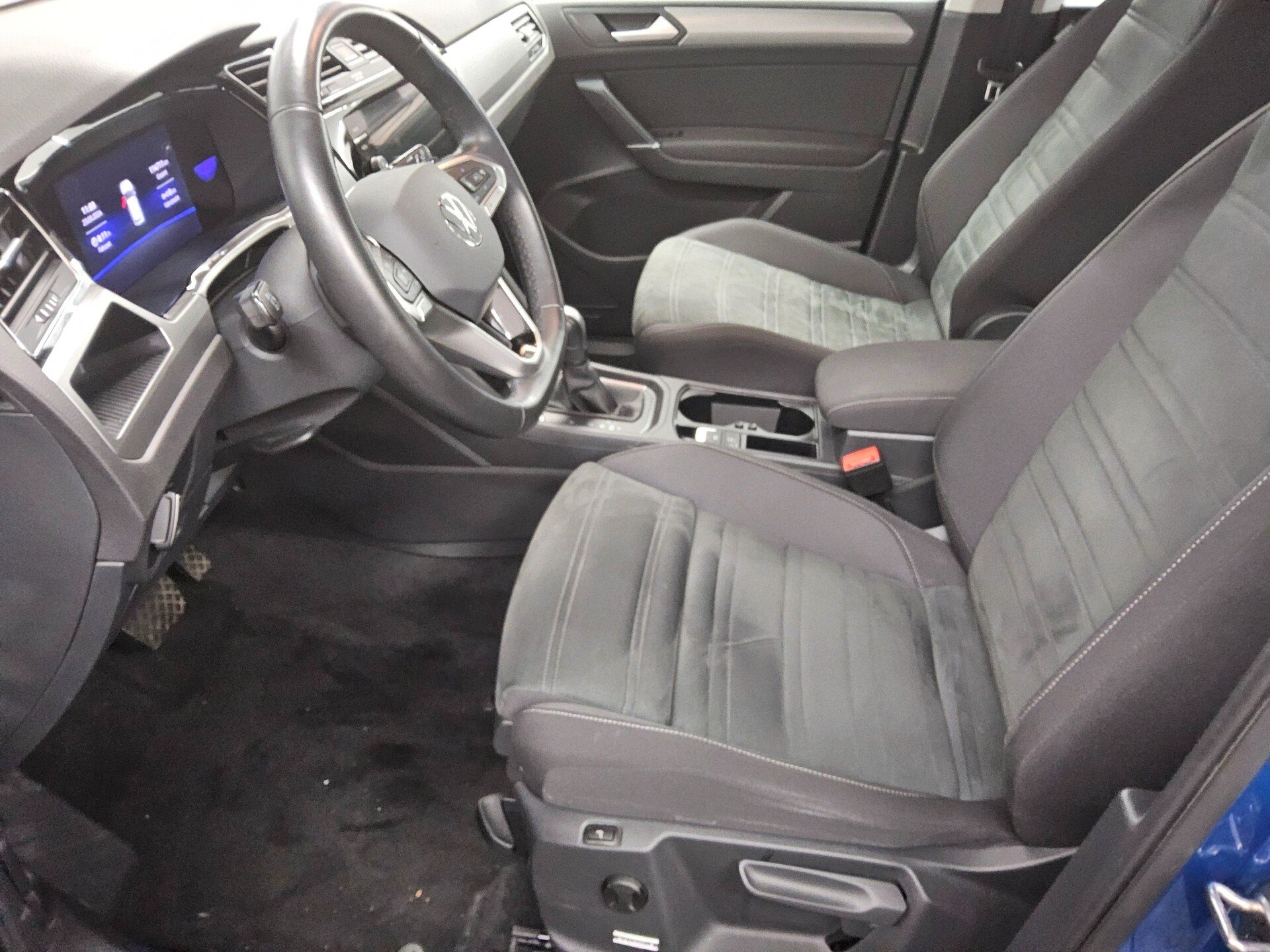 Volkswagen Touran 2.0 TDI Comf. Navi AID ACC Shz PDC BT 9