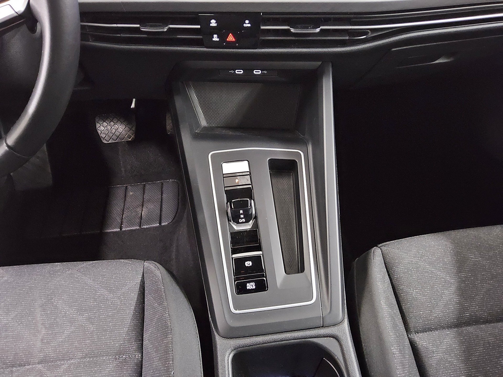 Volkswagen Golf-8 Var. 2.0 TDI Life Navi DC LED+ ACC 6