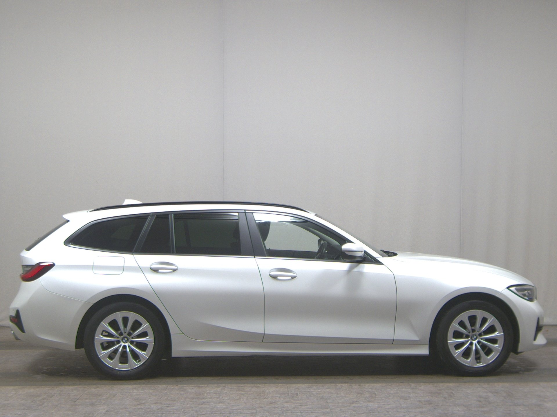 BMW 318iA Touring Navi LC Pro HuD HiFi LED PDC Shz