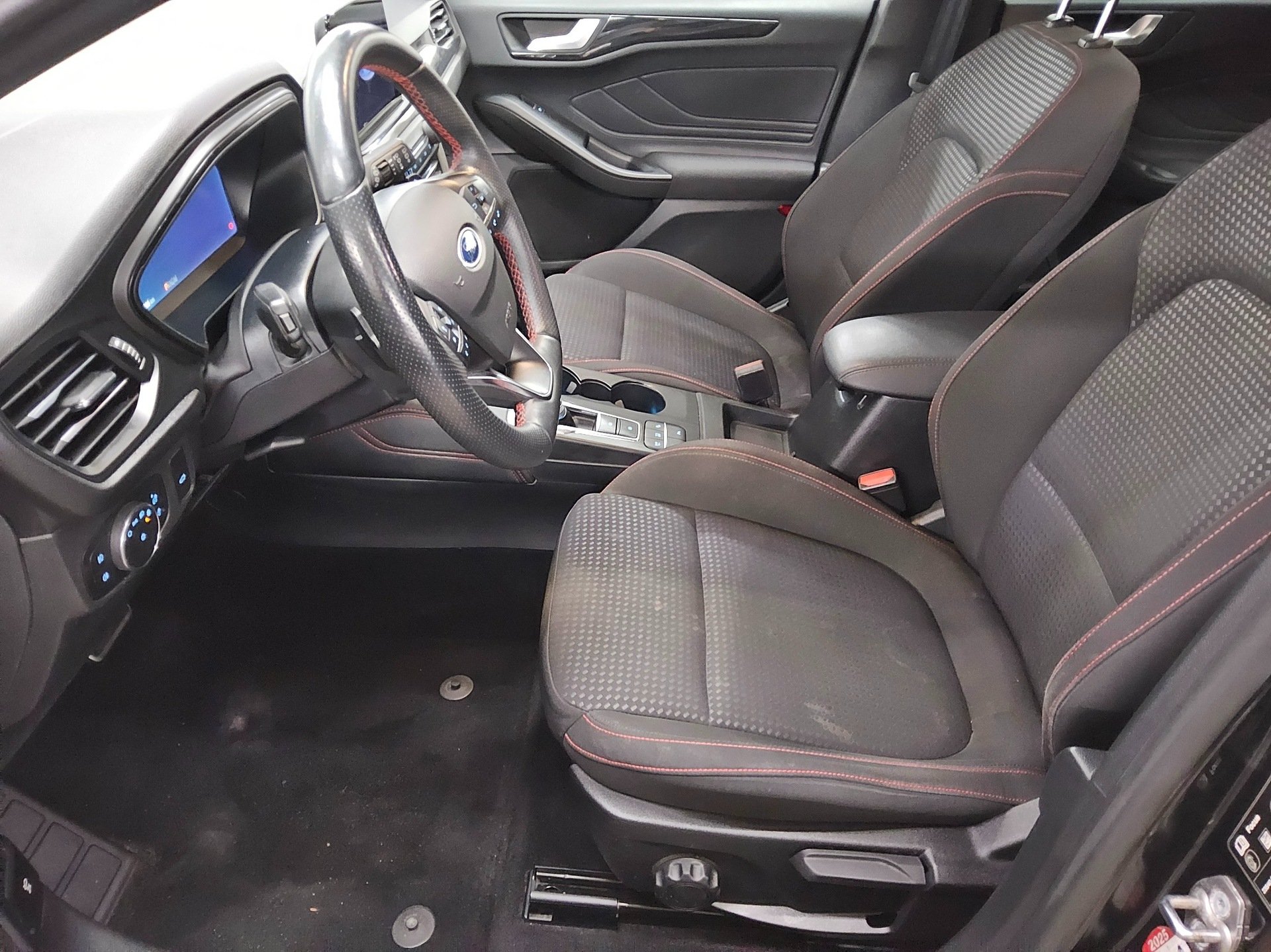Ford Focus Turnier 1.5 EB ST-Line X Navi LED DC RfK 9
