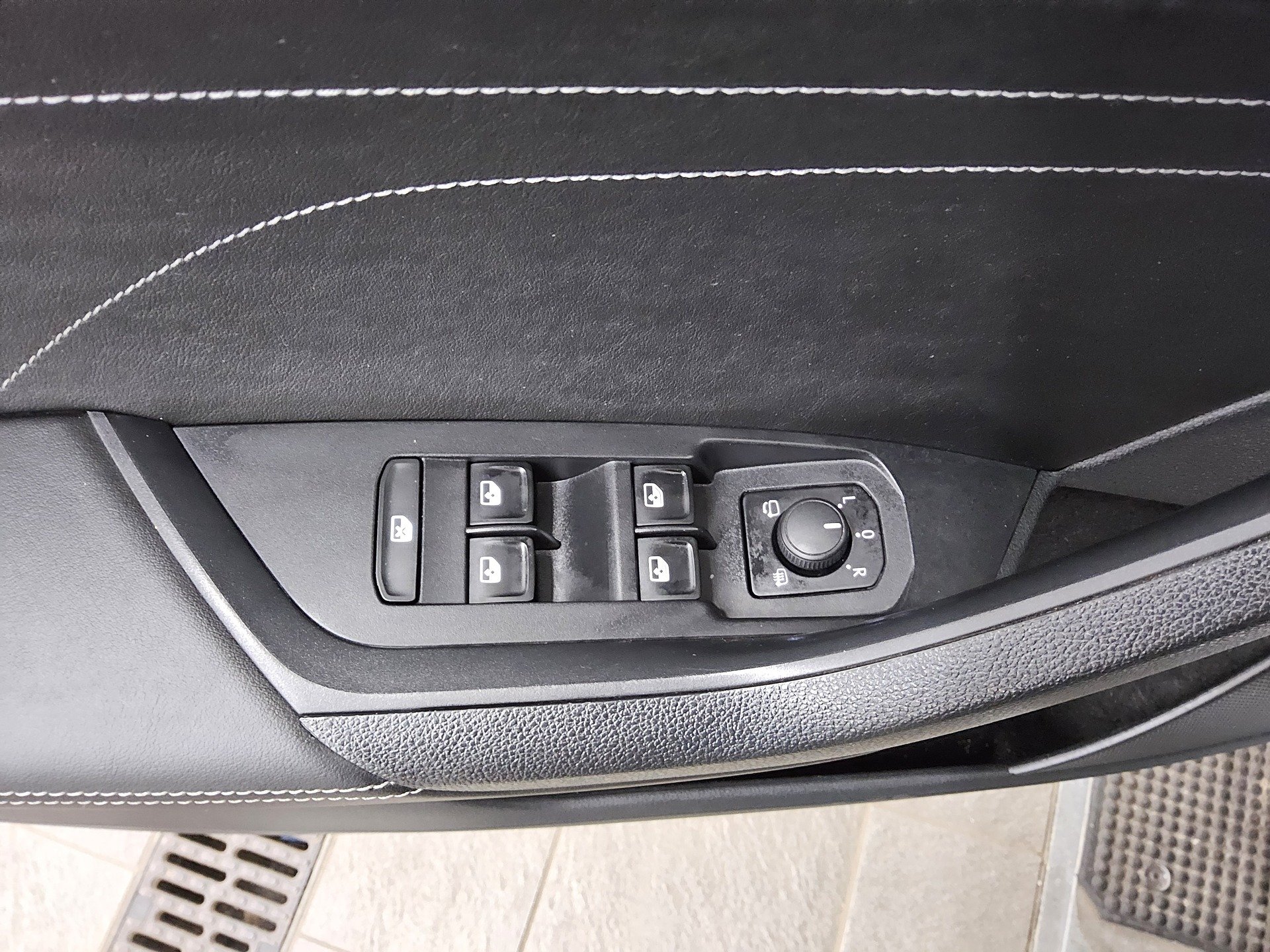 Skoda Kodiaq 2.0 TDI Ambition Nav vc LED AHK ACC StHzg 10