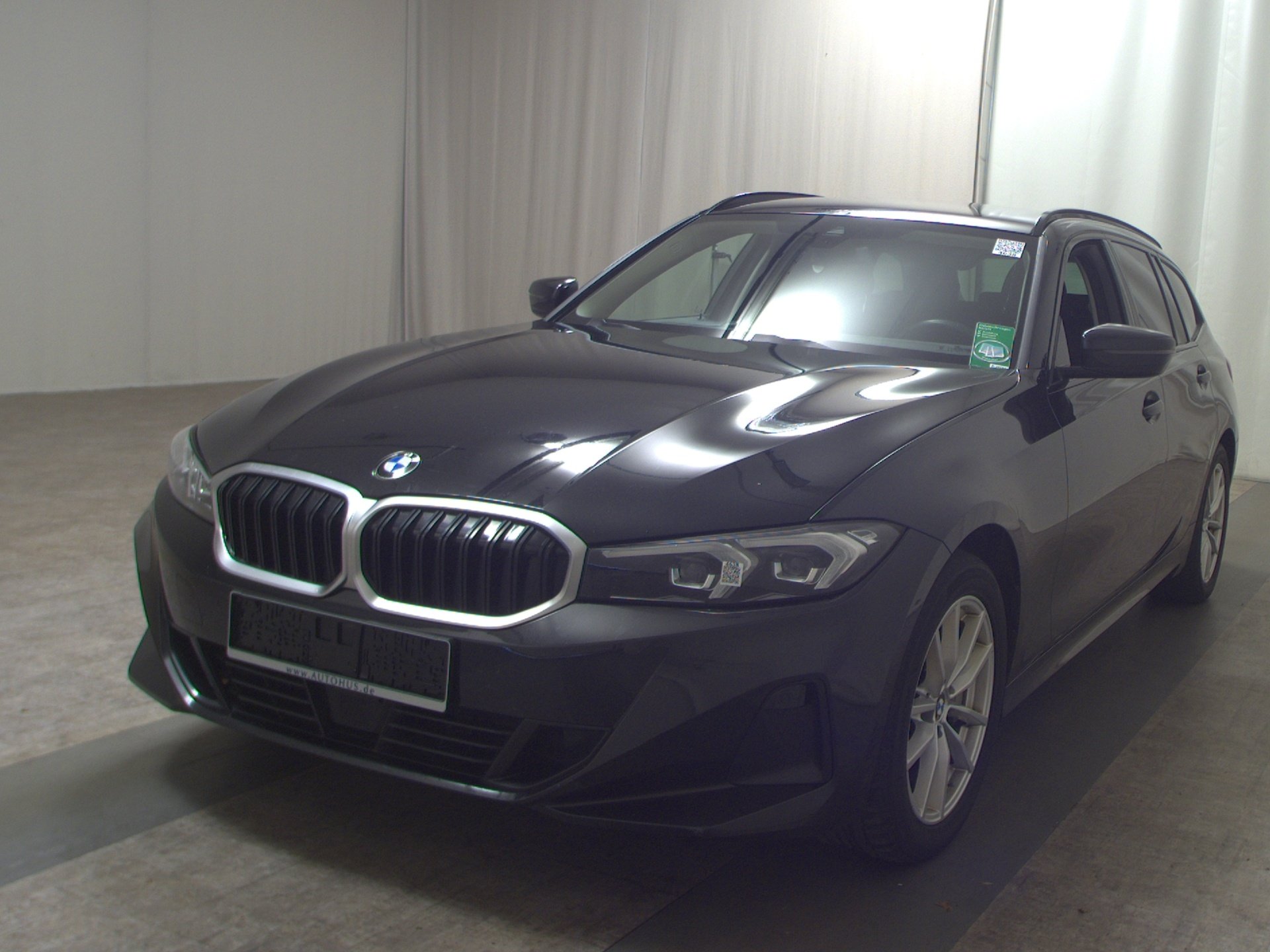 BMW 330dA Touring xDr T-Leder Navi LED Widescreen 2