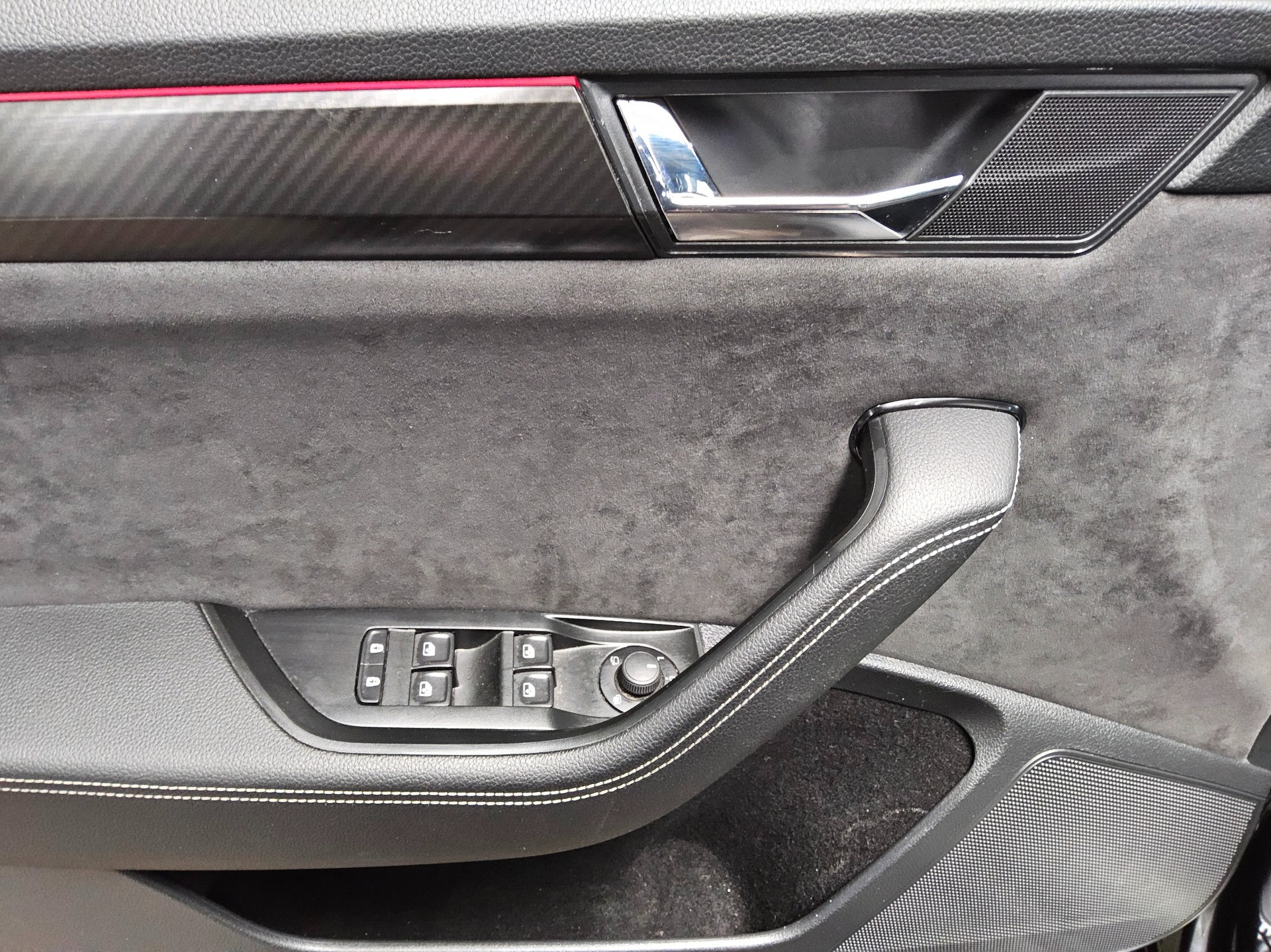 Skoda Superb Kombi 1.4 TSI iV SportLine Nav vc LED AHK 10