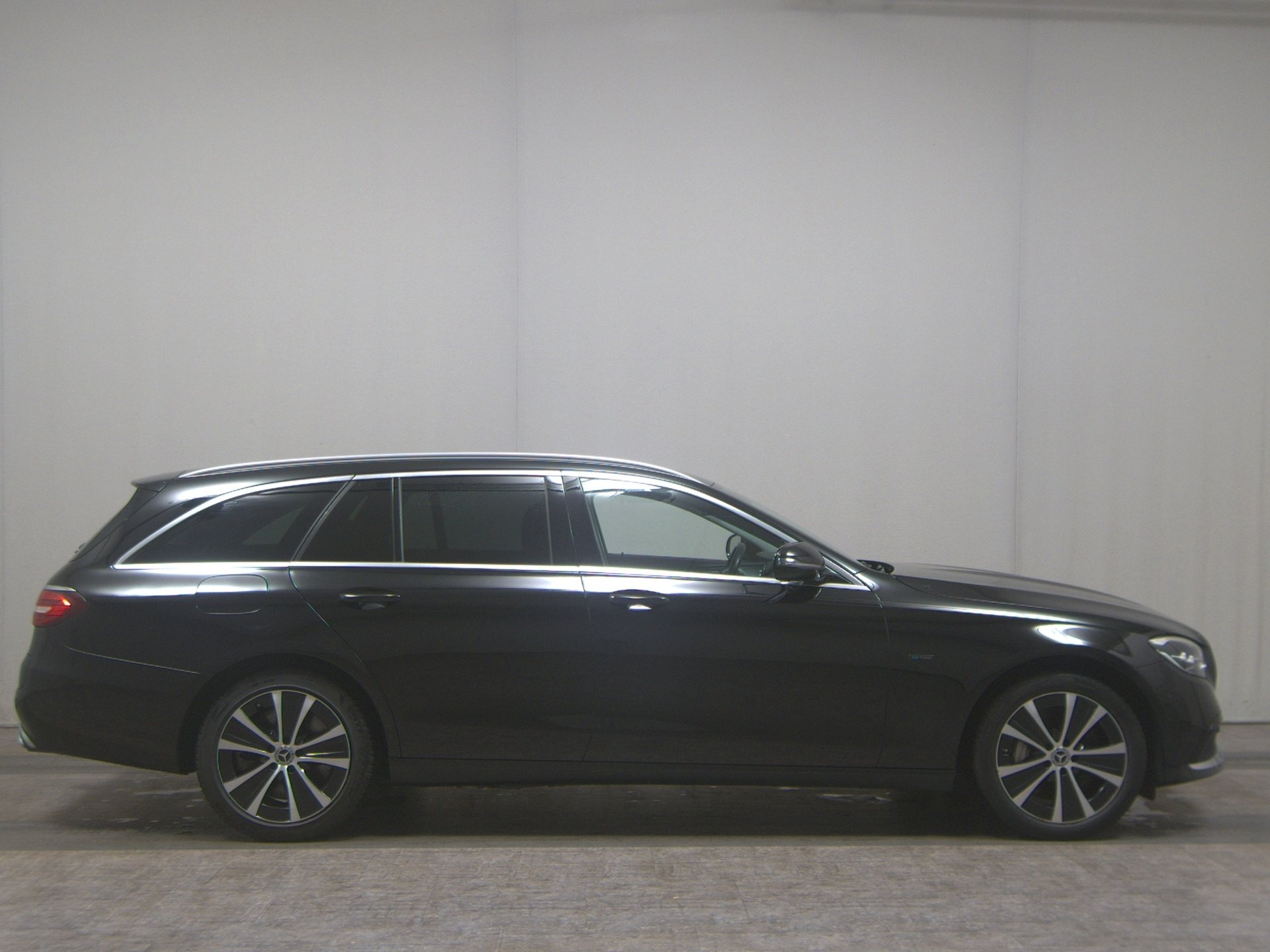 Mercedes-Benz E 300 T de Avantgarde Navi Widescreen Pano AHK