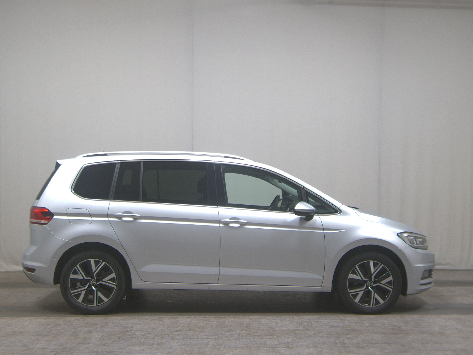 Volkswagen Touran 2.0 TDI Highline Navi LED AID Pano AHK