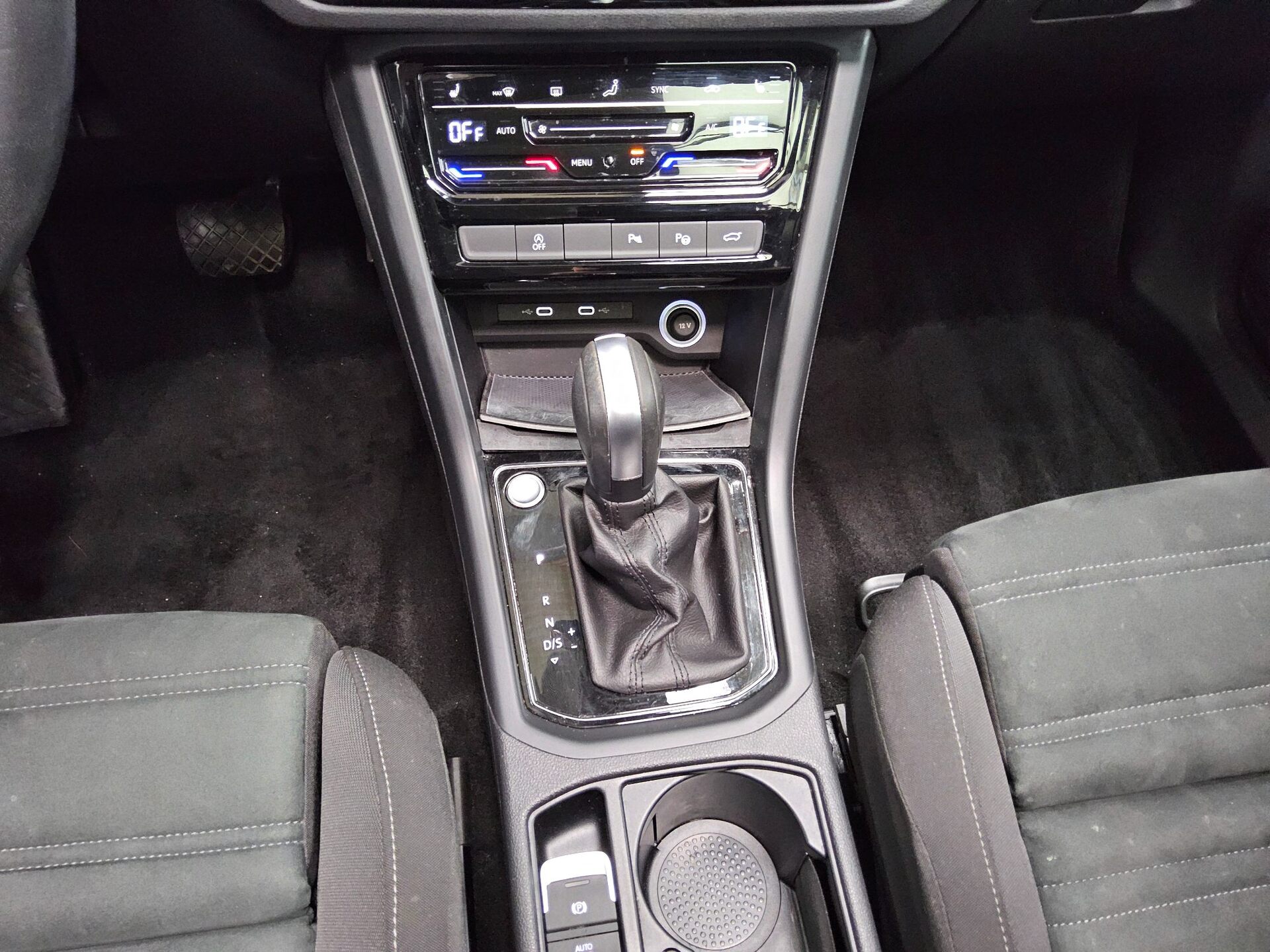 Volkswagen Touran 2.0 TDI Highline Navi LED AID Pano AHK 6