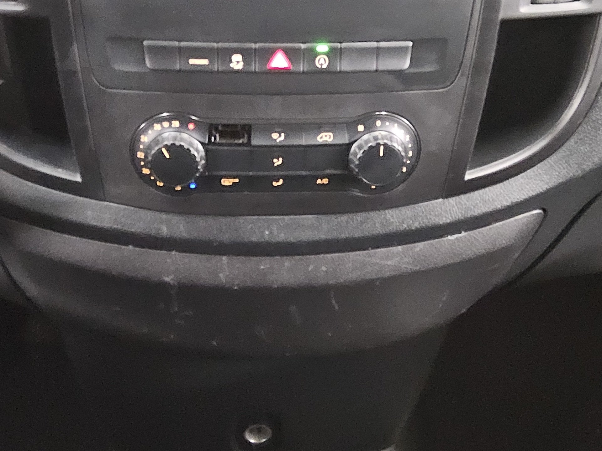 Mercedes-Benz Vito Lang CDI 4x4 Tourer Pro 8-Sitze Navi PDC 6