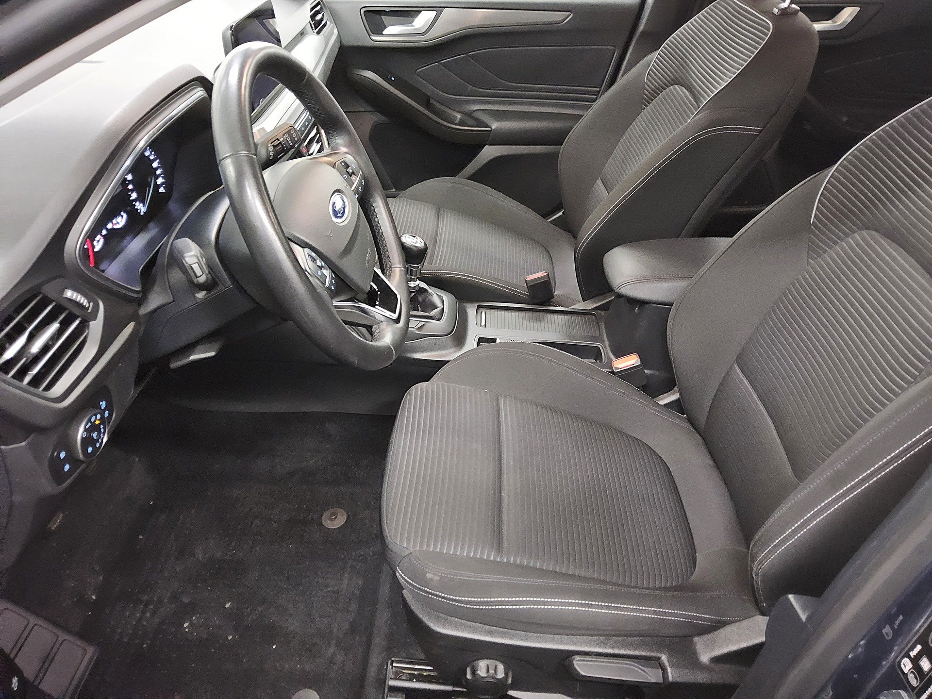 Ford Focus Turnier 1.0 EB Titanium Navi LED BLIS RFK 8