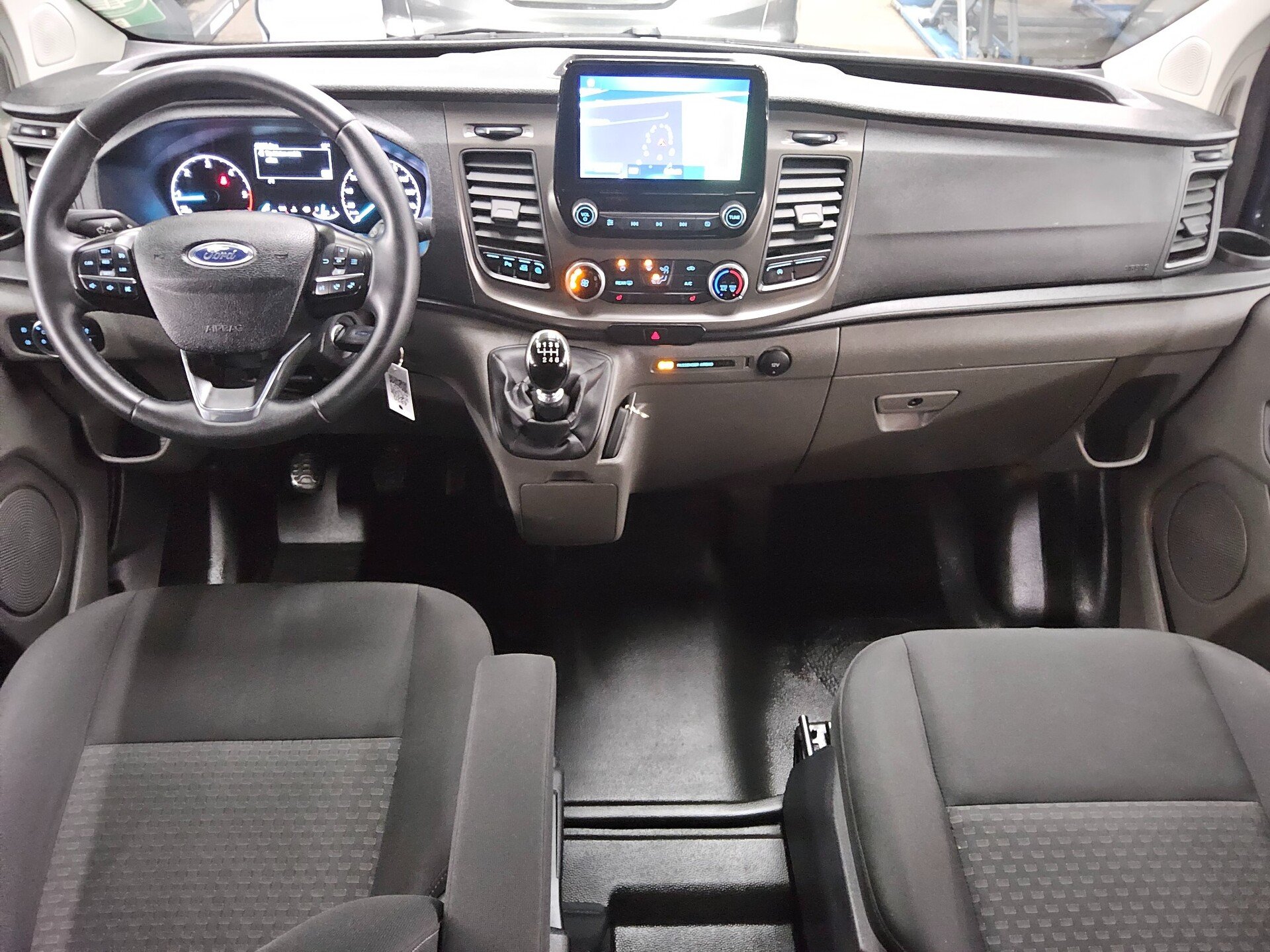 Ford Transit Custom 2.0 EB L2 Trend 8-Sitze Navi PDC 5