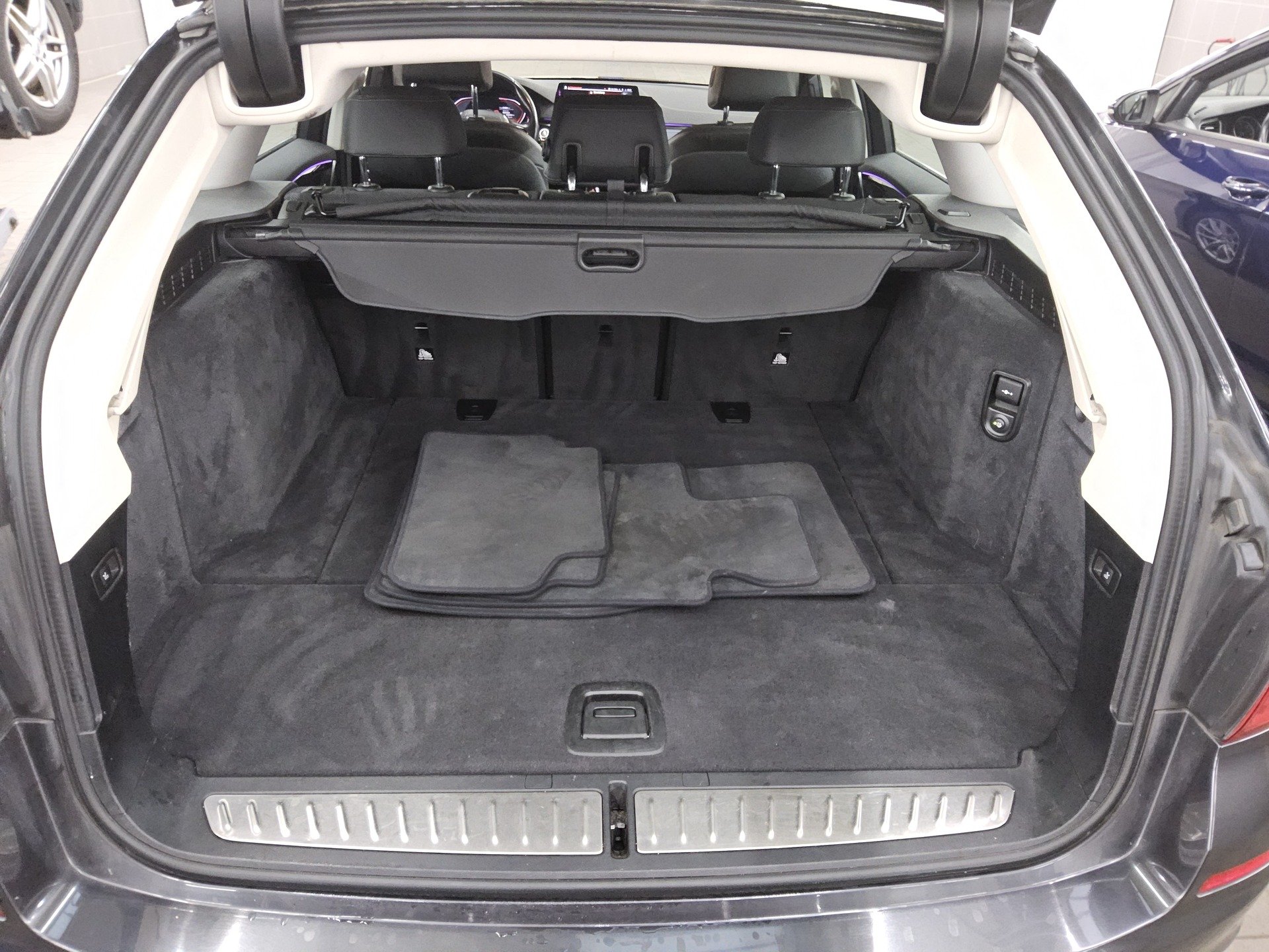 BMW 520dA Touring Sport-Line T-Leder Navi LC Pro AHK 12