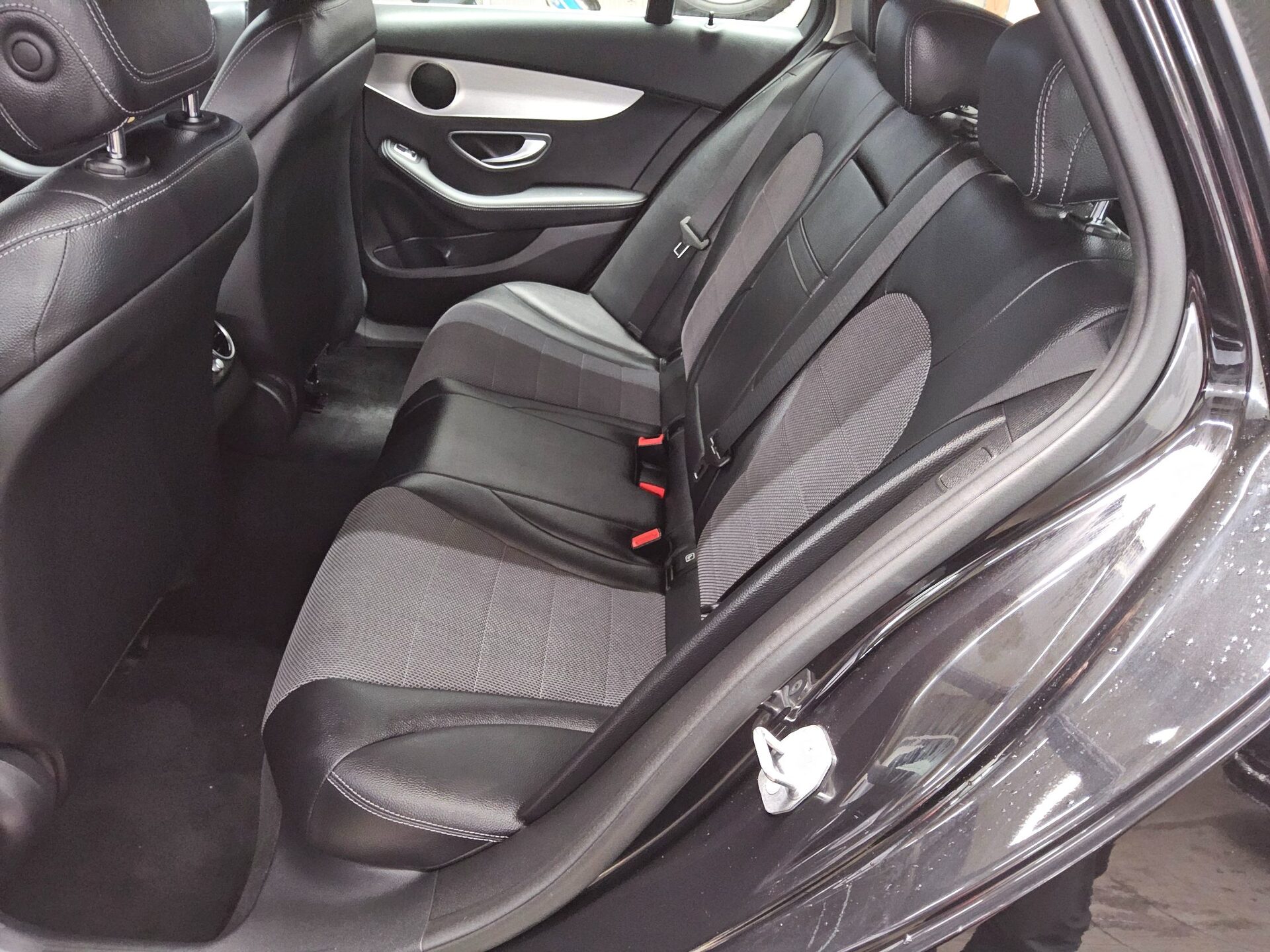 Mercedes-Benz C 200 T Avantgarde T-Leder Navi LED Kamera 13