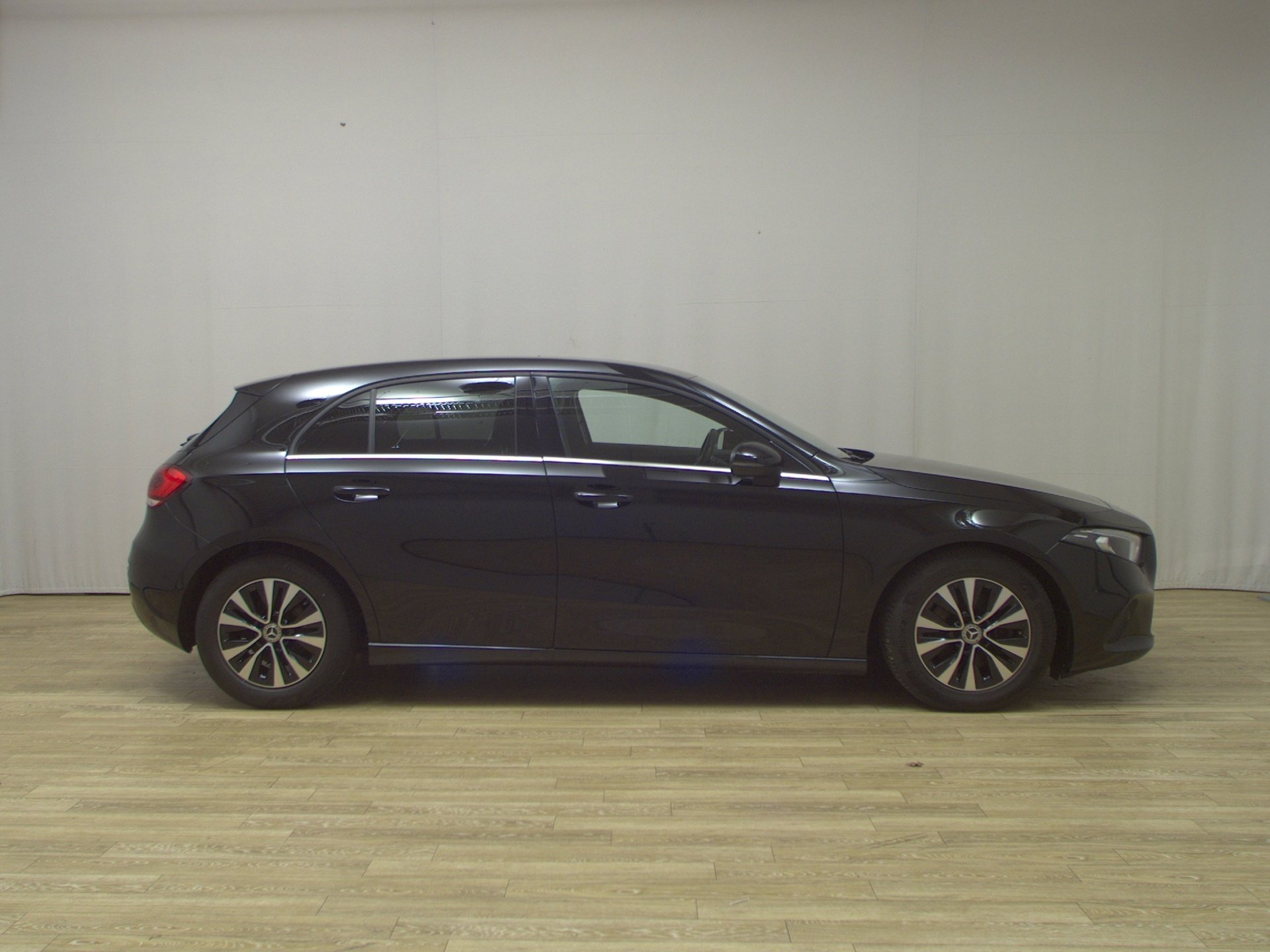 Mercedes-Benz A 200 d Leder Navi LED RfK PDC Shz Distronic+
