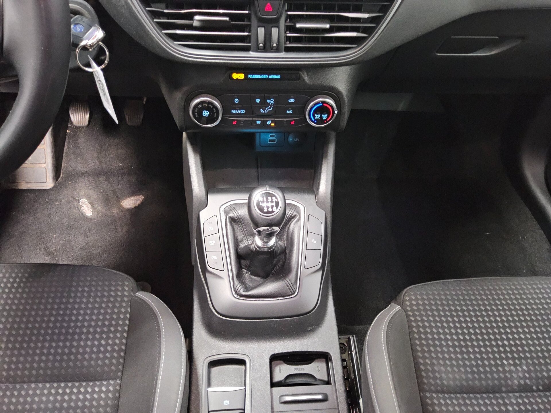 Ford Focus Turnier 1.5 EB Cool&Connect Navi LED Shz 6