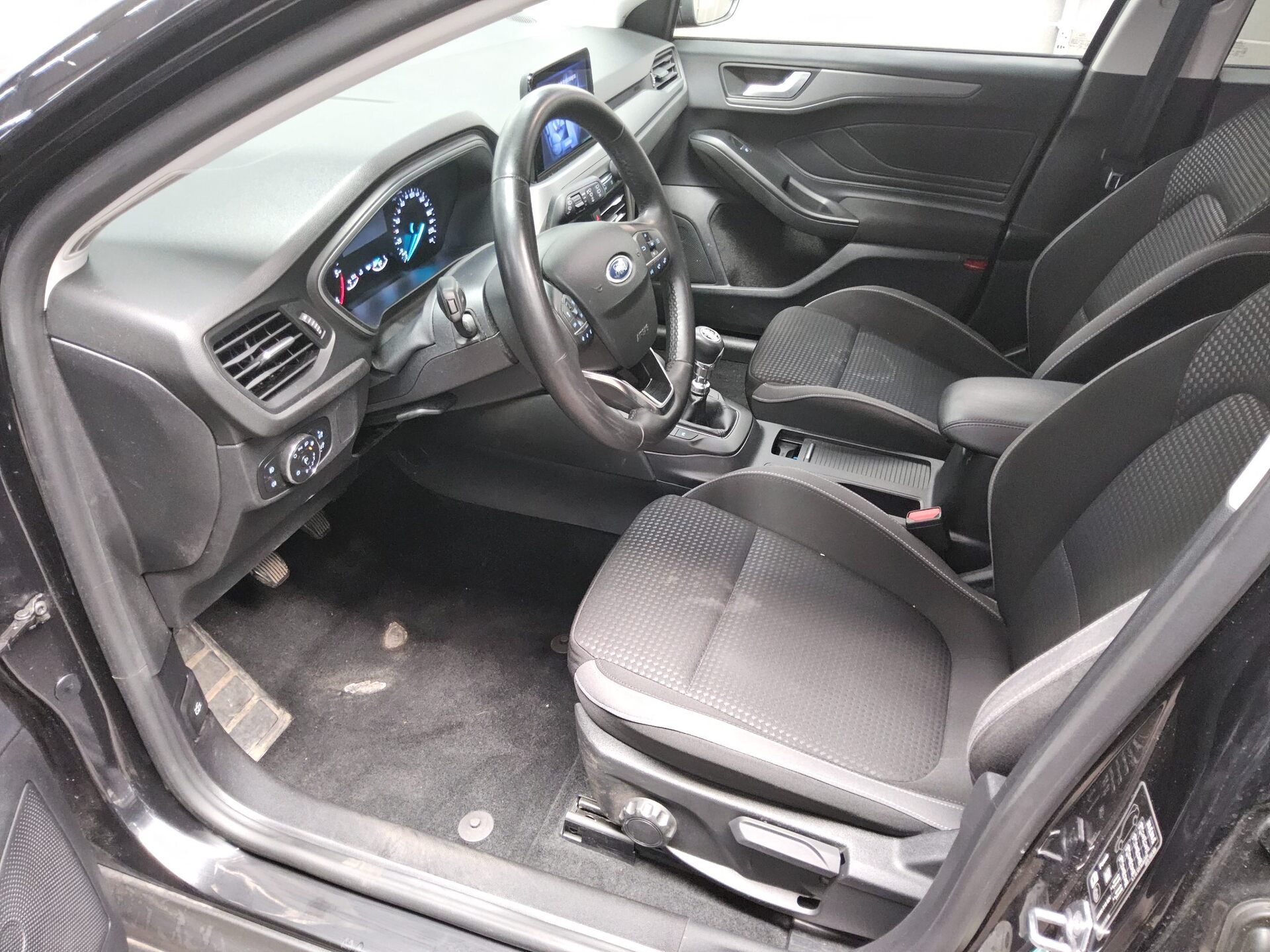 Ford Focus Turnier 1.5 EB Cool&Connect Navi LED Shz 8