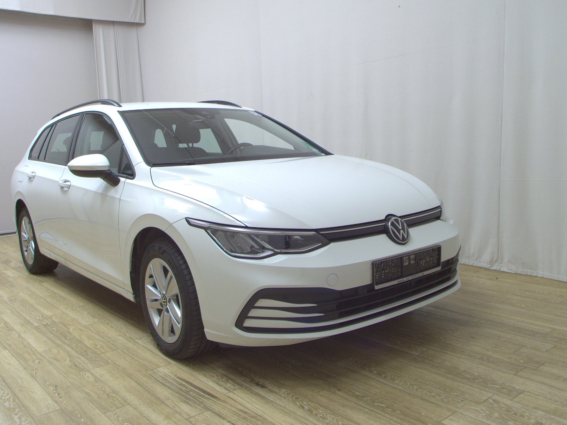 Volkswagen Golf-8 Var. 2.0 TDI Life Navi LED AID ACC Shz 3