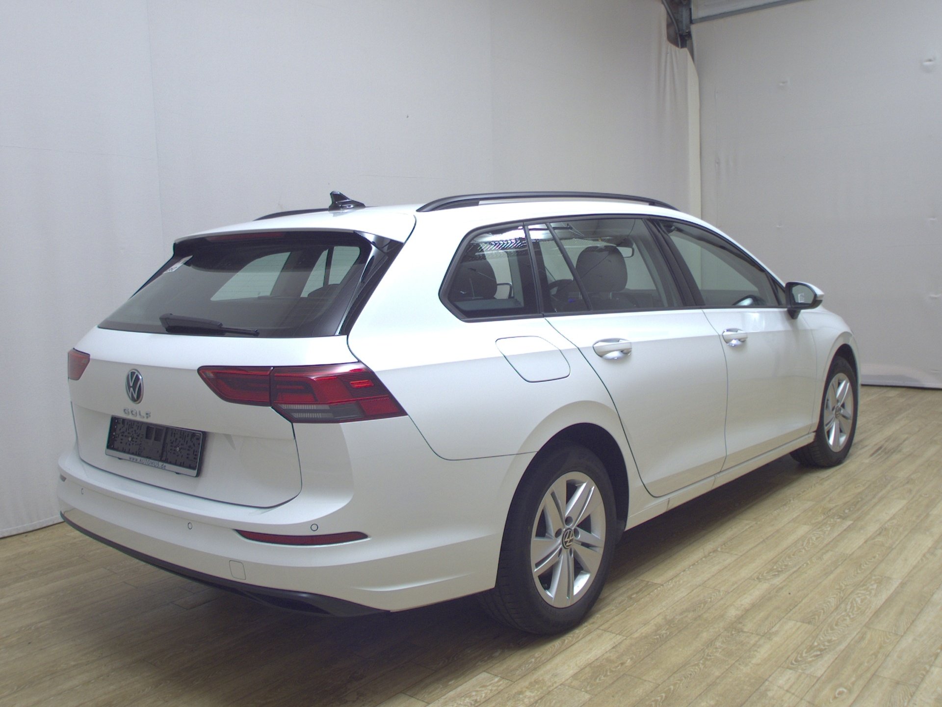 Volkswagen Golf-8 Var. 2.0 TDI Life Navi LED AID ACC Shz 4