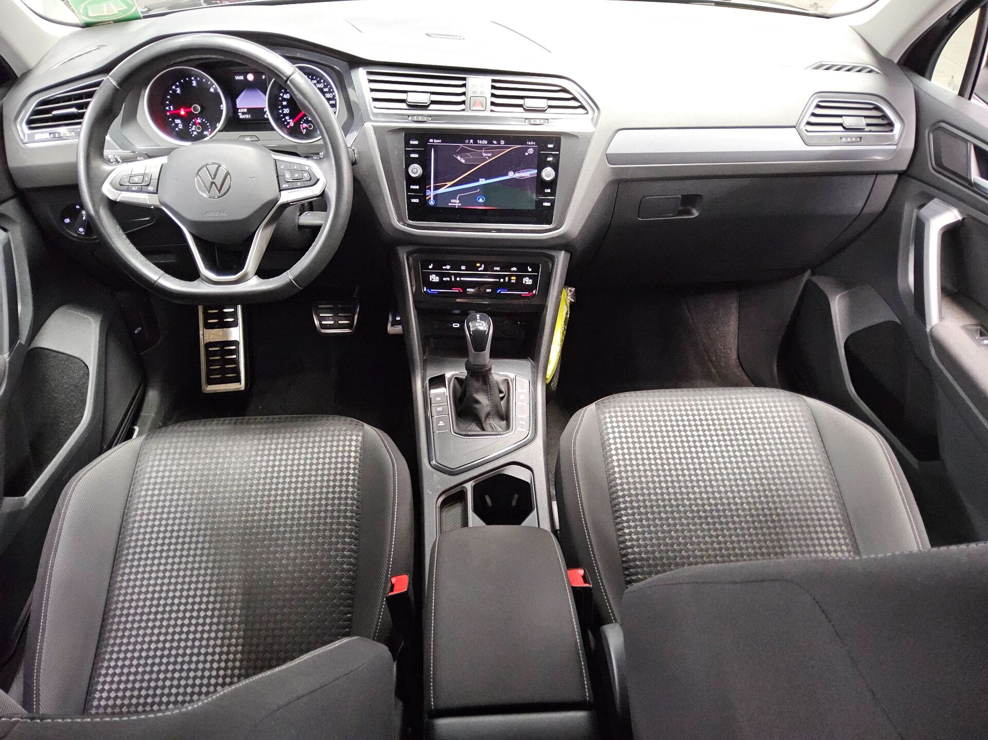 Volkswagen Tiguan 2.0 TDI Active Navi LED RfK ACC PDC Shz 5