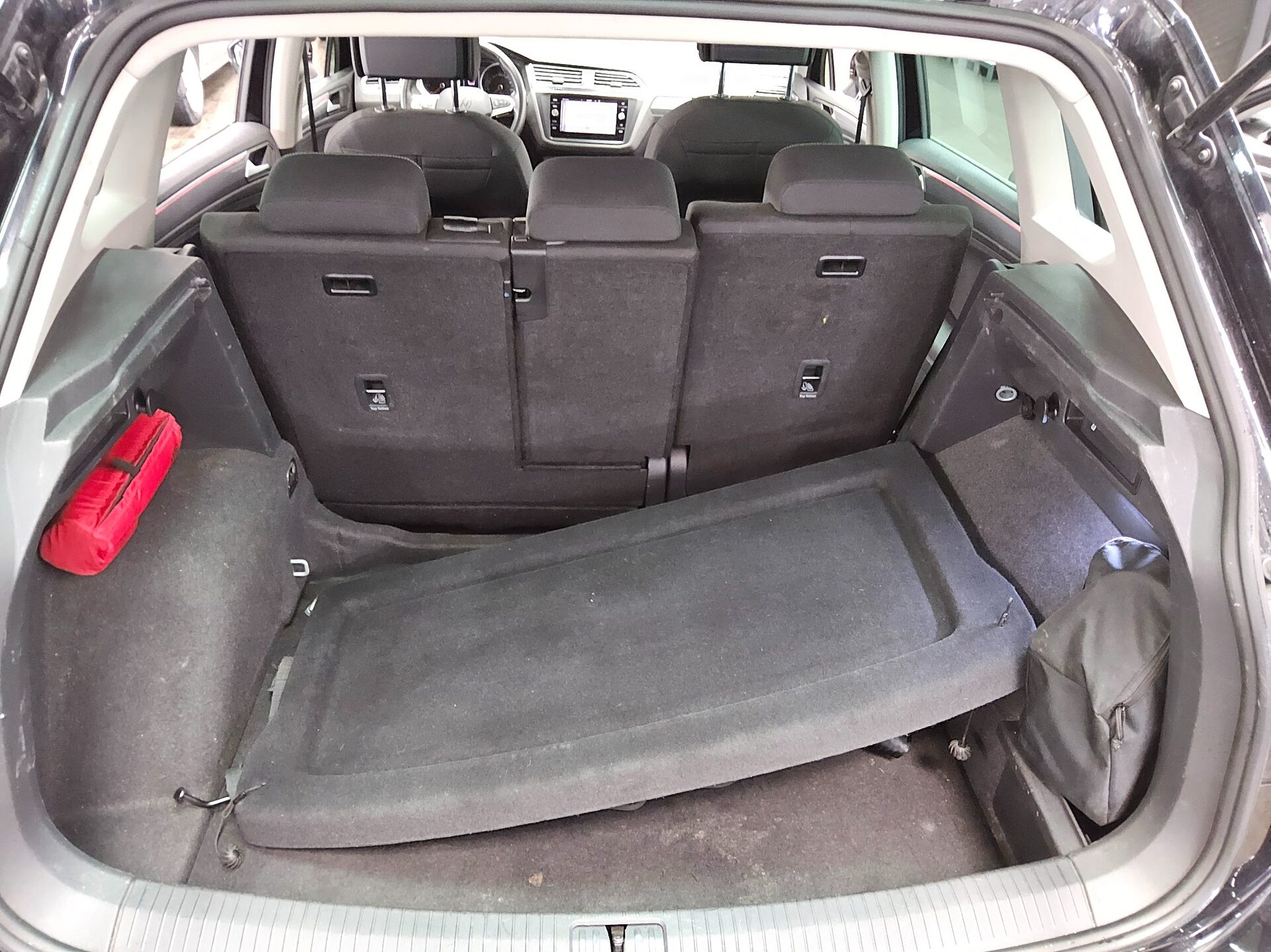 Volkswagen Tiguan 2.0 TDI Active Navi LED RfK ACC PDC Shz 11
