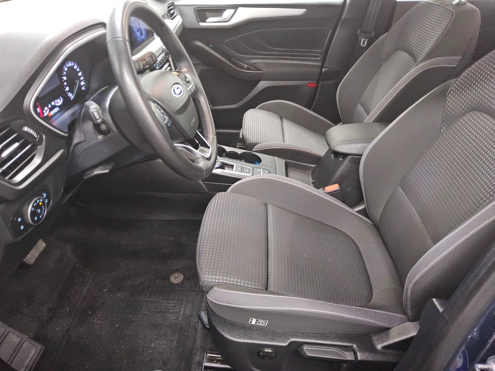 Ford Focus Turnier 1.0 EB Cool&Connect Navi LED PDC 8