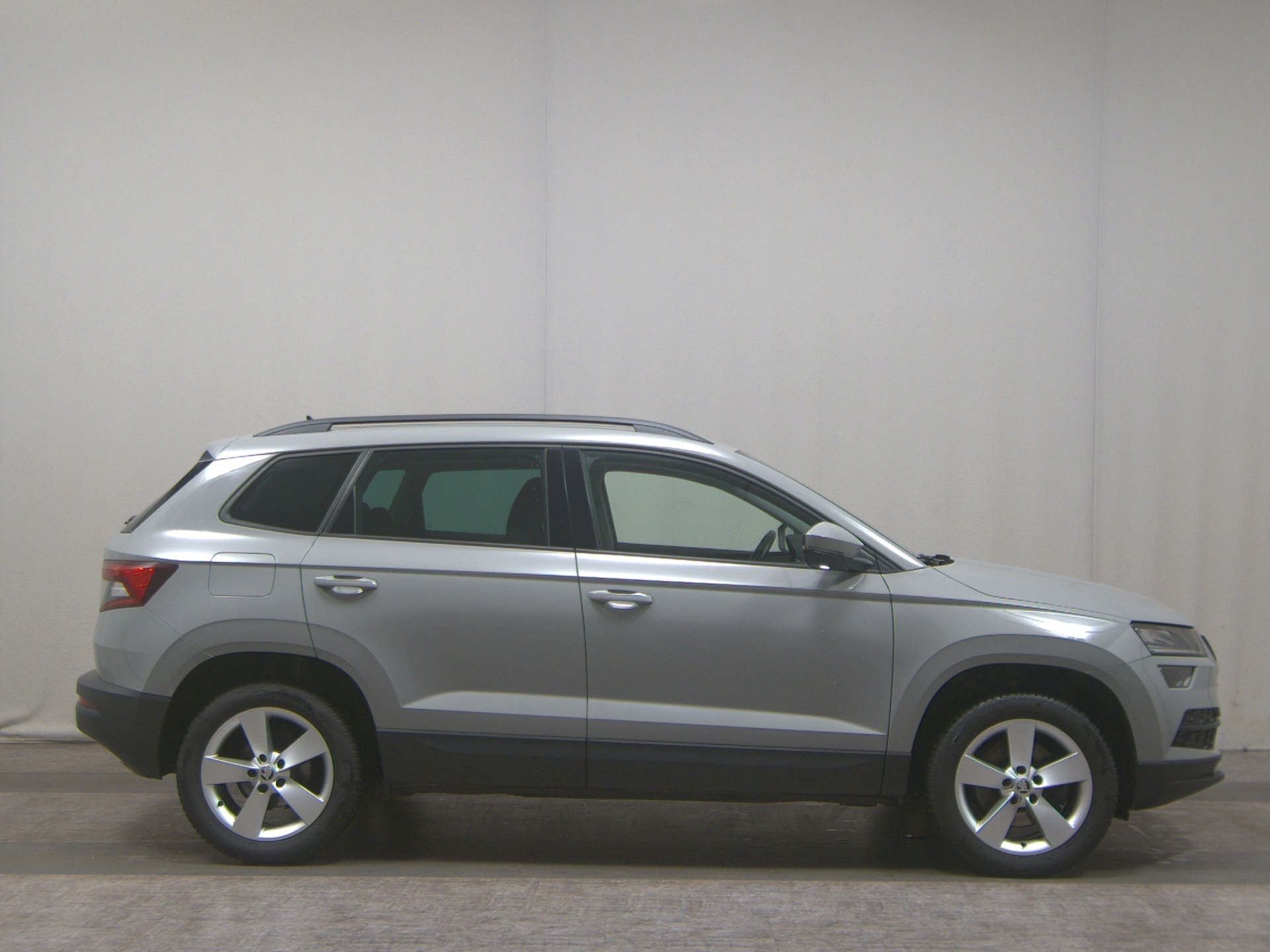 Skoda Karoq 2.0 TDI Ambition Navi LED Pano ACC PDC Shz