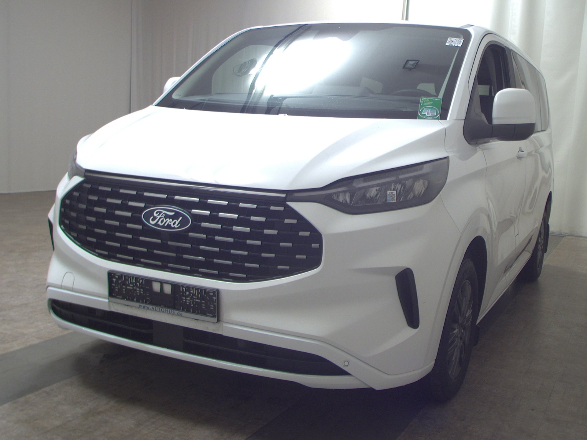 Ford Tourneo Custom 2.0 EB Titanium 8-Sitzer Navi LED 2